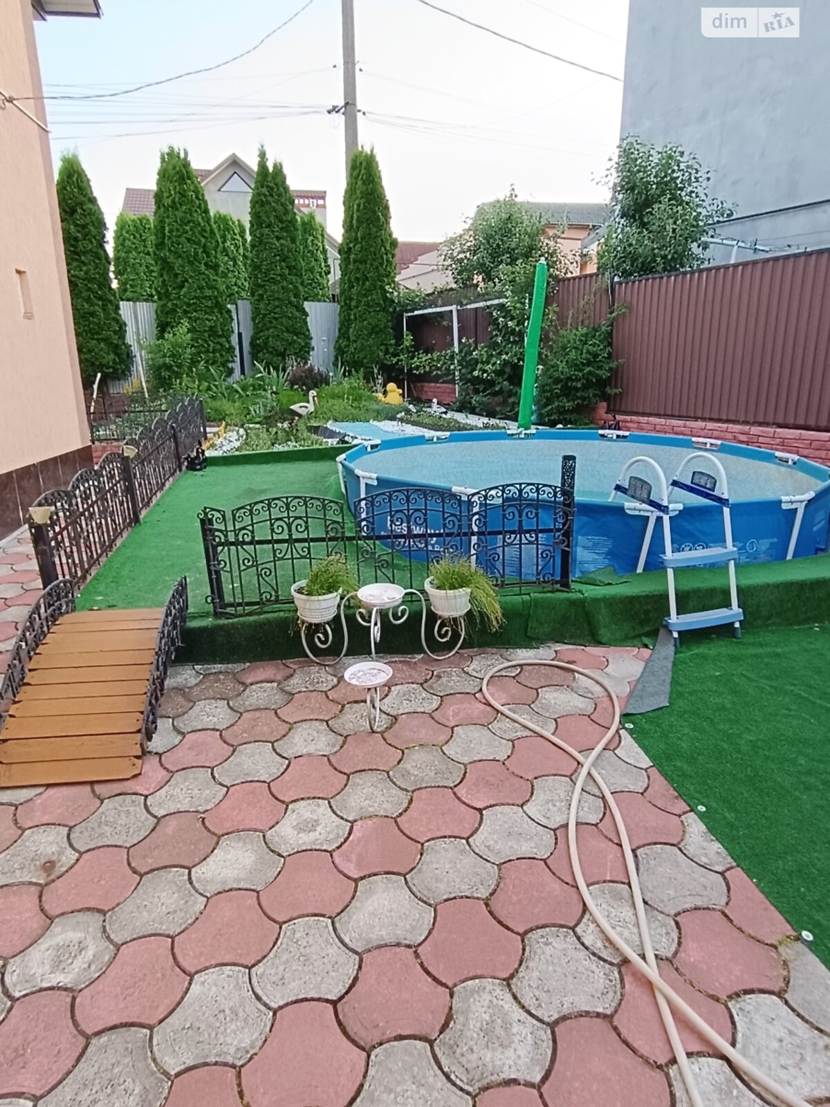 одноповерховий будинок з гаражем, 169.7 кв. м, цегла. Здається помісячно в Чернівцях, в районі Роша фото 1 однопроверховий будинок з гаражем, 169.7 кв. м, цегла. Здається помісячно в Чернівцях, в районі Роша фото 1