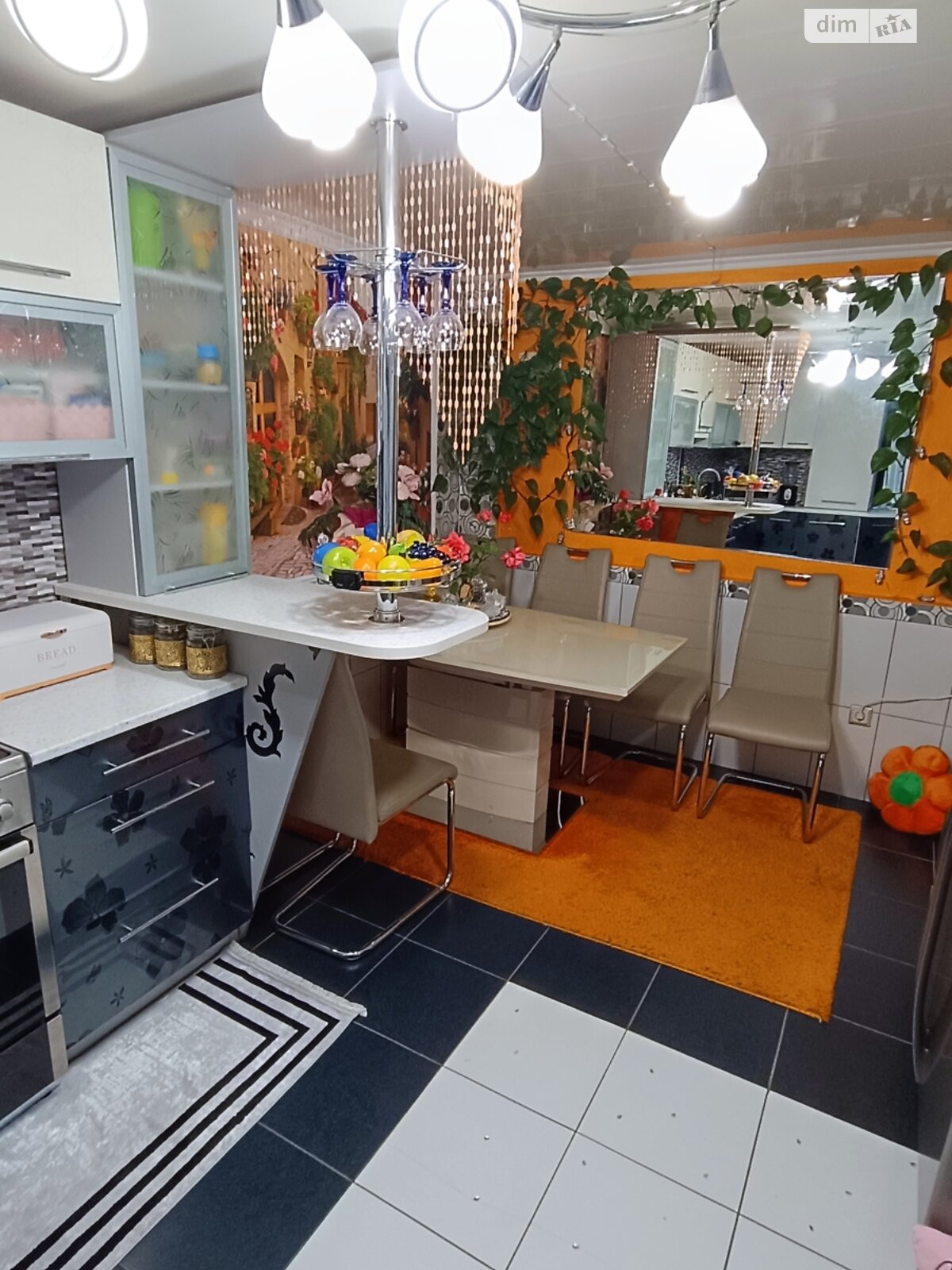 одноповерховий будинок з гаражем, 169.7 кв. м, цегла. Здається помісячно в Чернівцях, в районі Роша фото 1 однопроверховий будинок з гаражем, 169.7 кв. м, цегла. Здається помісячно в Чернівцях, в районі Роша фото 1