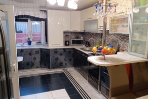 одноповерховий будинок з гаражем, 169.7 кв. м, цегла. Здається помісячно в Чернівцях, в районі Роша фото 2 однопроверховий будинок з гаражем, 169.7 кв. м, цегла. Здається помісячно в Чернівцях, в районі Роша фото 2