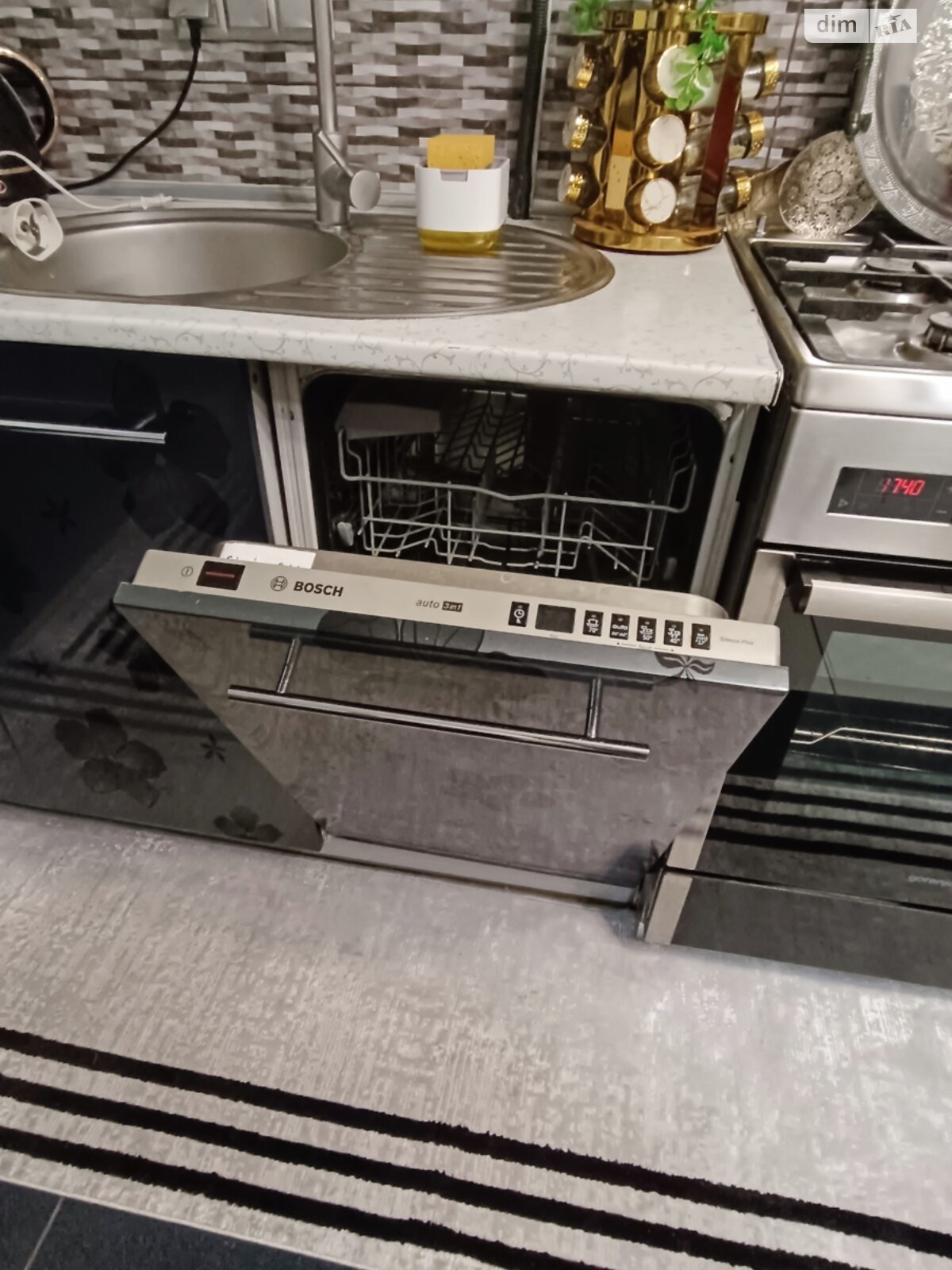 одноповерховий будинок з гаражем, 169.7 кв. м, цегла. Здається помісячно в Чернівцях, в районі Роша фото 1 однопроверховий будинок з гаражем, 169.7 кв. м, цегла. Здається помісячно в Чернівцях, в районі Роша фото 1