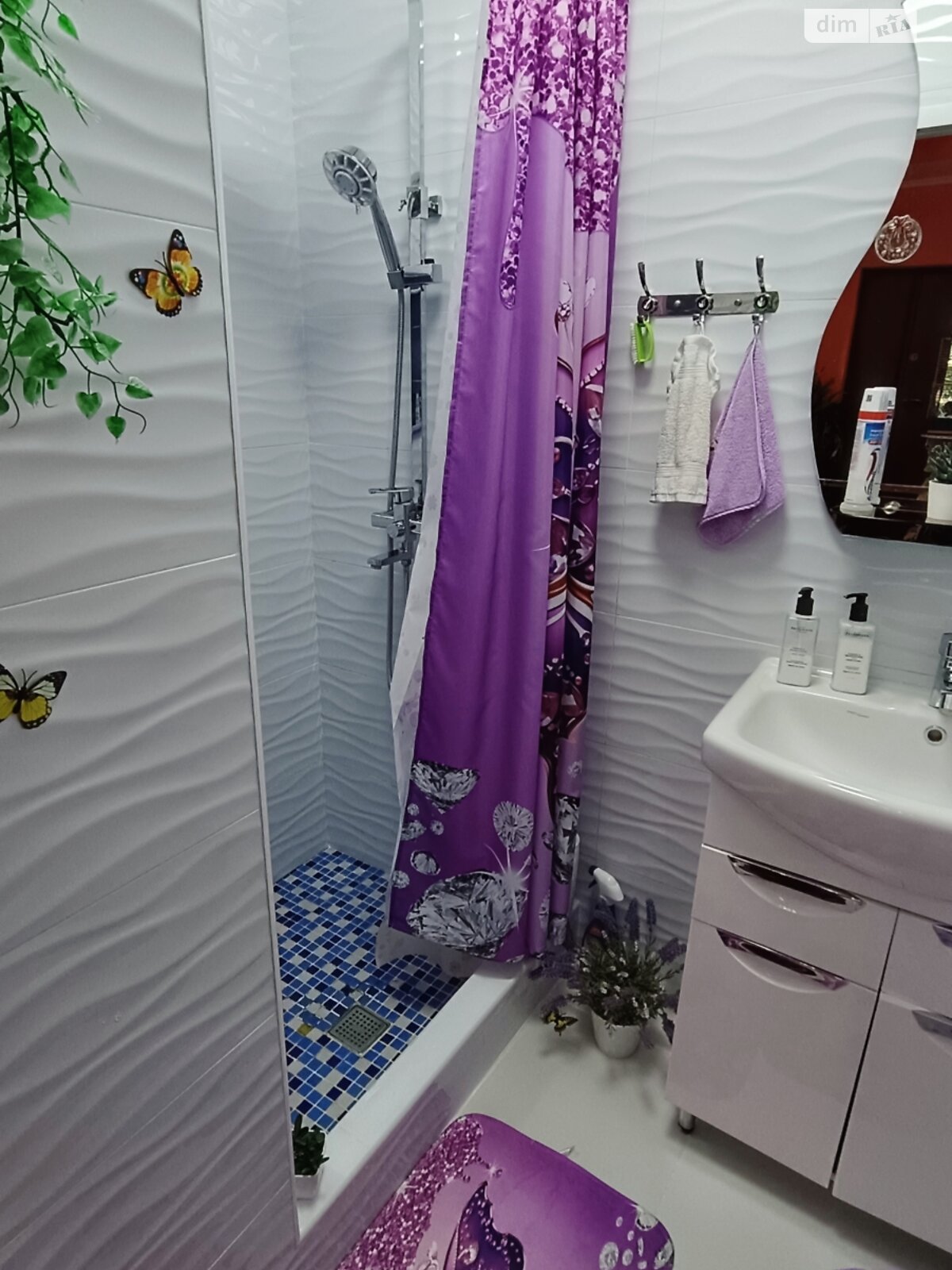 одноповерховий будинок з гаражем, 169.7 кв. м, цегла. Здається помісячно в Чернівцях, в районі Роша фото 1 однопроверховий будинок з гаражем, 169.7 кв. м, цегла. Здається помісячно в Чернівцях, в районі Роша фото 1