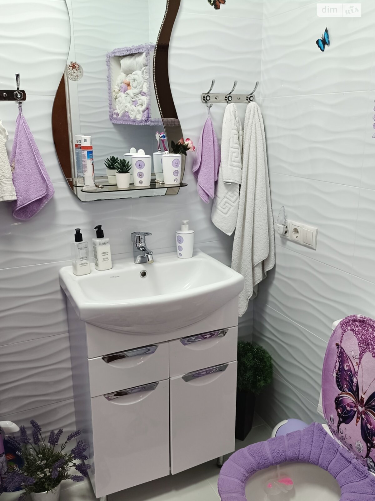 одноповерховий будинок з гаражем, 169.7 кв. м, цегла. Здається помісячно в Чернівцях, в районі Роша фото 1 однопроверховий будинок з гаражем, 169.7 кв. м, цегла. Здається помісячно в Чернівцях, в районі Роша фото 1