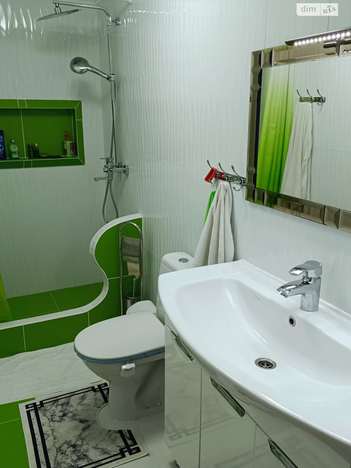 одноповерховий будинок з гаражем, 169.7 кв. м, цегла. Здається помісячно в Чернівцях, в районі Роша фото 1 однопроверховий будинок з гаражем, 169.7 кв. м, цегла. Здається помісячно в Чернівцях, в районі Роша фото 1