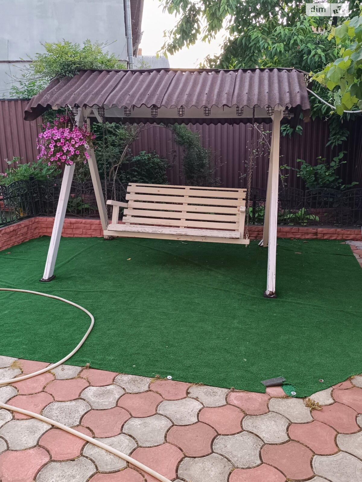 одноповерховий будинок з гаражем, 169.7 кв. м, цегла. Здається помісячно в Чернівцях, в районі Роша фото 1 однопроверховий будинок з гаражем, 169.7 кв. м, цегла. Здається помісячно в Чернівцях, в районі Роша фото 1