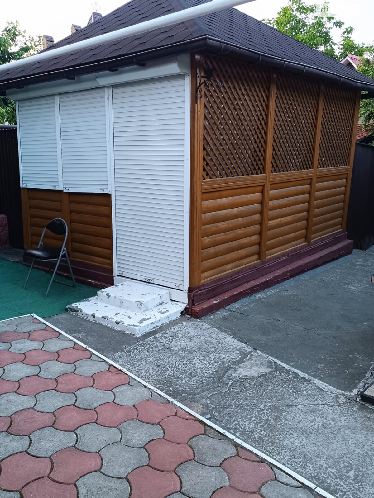 одноповерховий будинок з гаражем, 169.7 кв. м, цегла. Здається помісячно в Чернівцях, в районі Роша фото 1 однопроверховий будинок з гаражем, 169.7 кв. м, цегла. Здається помісячно в Чернівцях, в районі Роша фото 1