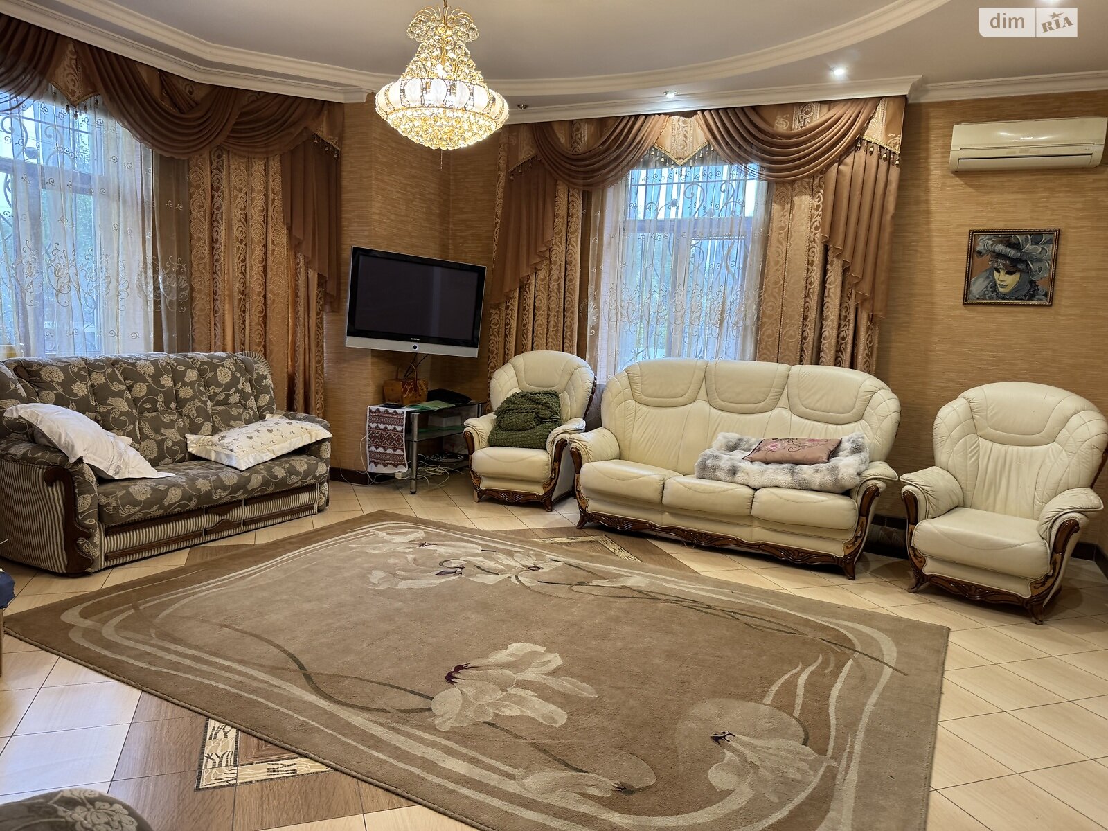 трехэтажный дом с балконом, 250 кв. м, кирпич. Сдается помесячно в Черновцах, в районе Садгорский фото 1 трехэтажный дом с балконом, 250 кв. м, кирпич. Сдается помесячно в Черновцах, в районе Садгорский фото 1