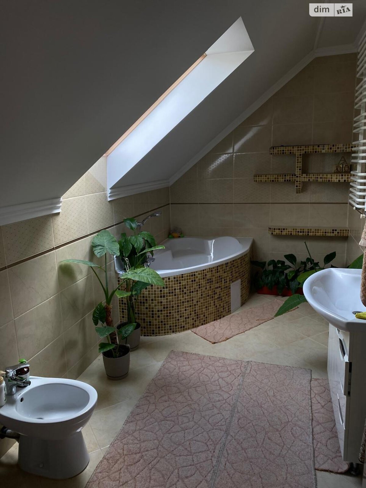 двопроверховий будинок з гаражем, 120 кв. м, цегла. Здається помісячно в Чернівцях, в районі Садгірський фото 1