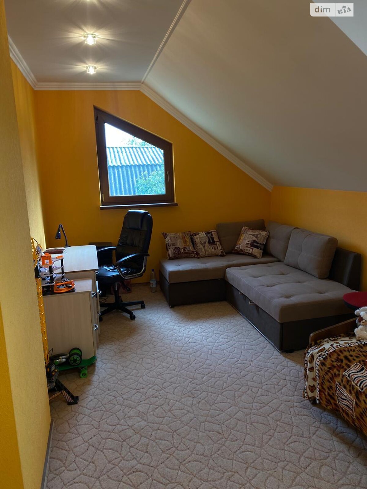 двопроверховий будинок з гаражем, 120 кв. м, цегла. Здається помісячно в Чернівцях, в районі Садгірський фото 1