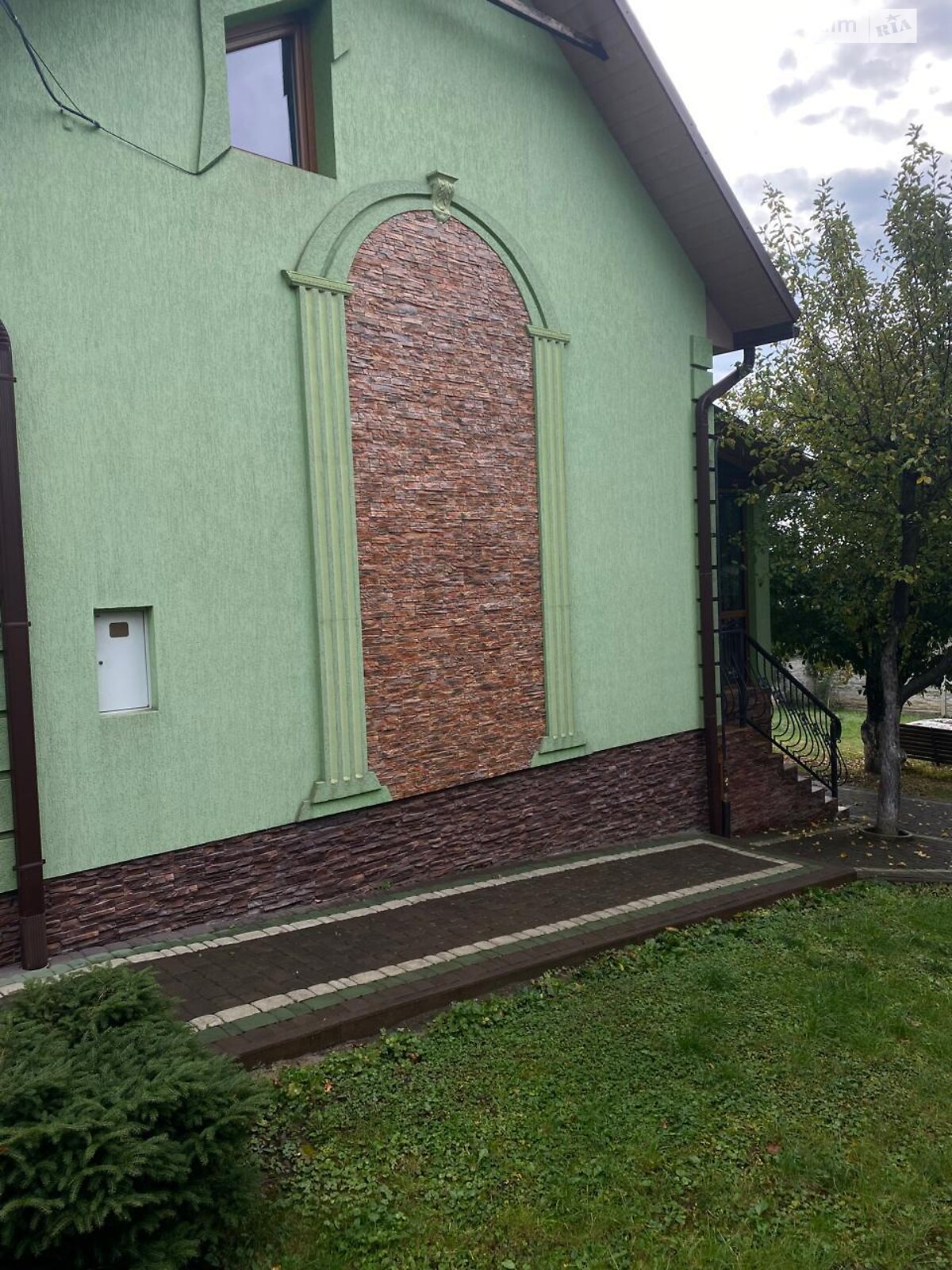 двопроверховий будинок з гаражем, 120 кв. м, цегла. Здається помісячно в Чернівцях, в районі Садгірський фото 1