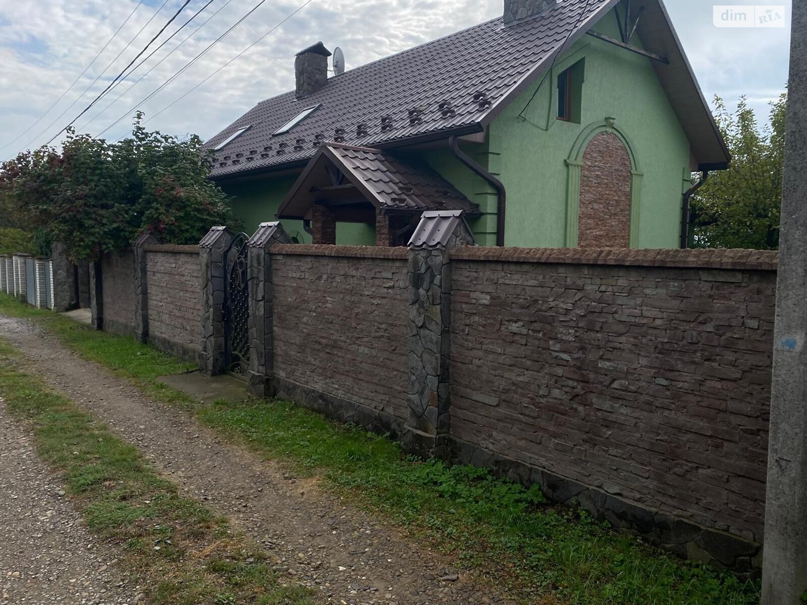 двопроверховий будинок з гаражем, 120 кв. м, цегла. Здається помісячно в Чернівцях, в районі Садгірський фото 1