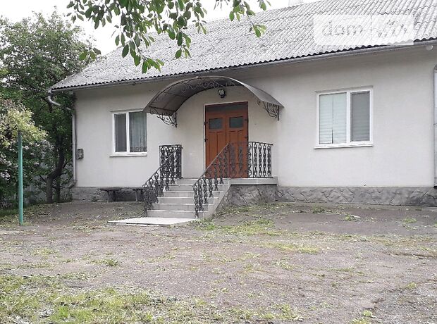 одноэтажный дом с ремонтом, 100 кв. м, кирпич. Сдается помесячно в Черновцах, в районе Садгорский фото 1 одноэтажный дом с ремонтом, 100 кв. м, кирпич. Сдается помесячно в Черновцах, в районе Садгорский фото 1