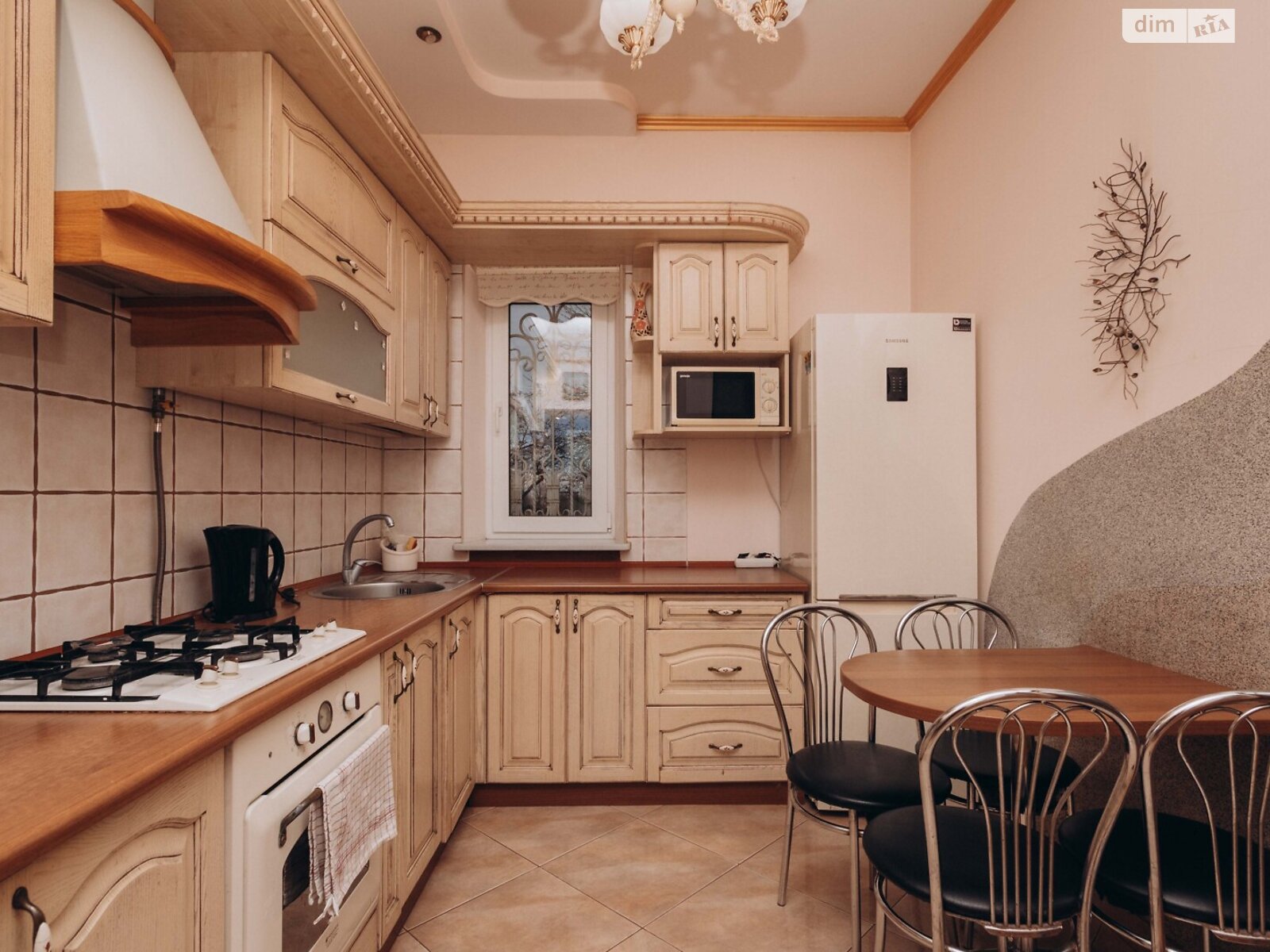 двопроверховий будинок, 160 кв. м, цегла. Здається помісячно в Чернівцях, в районі Шевченківський фото 1