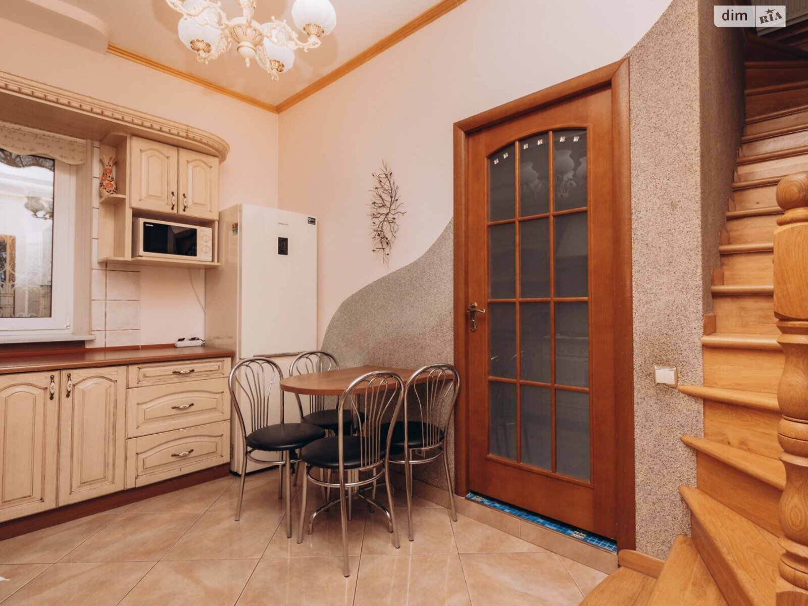 двопроверховий будинок, 160 кв. м, цегла. Здається помісячно в Чернівцях, в районі Шевченківський фото 1