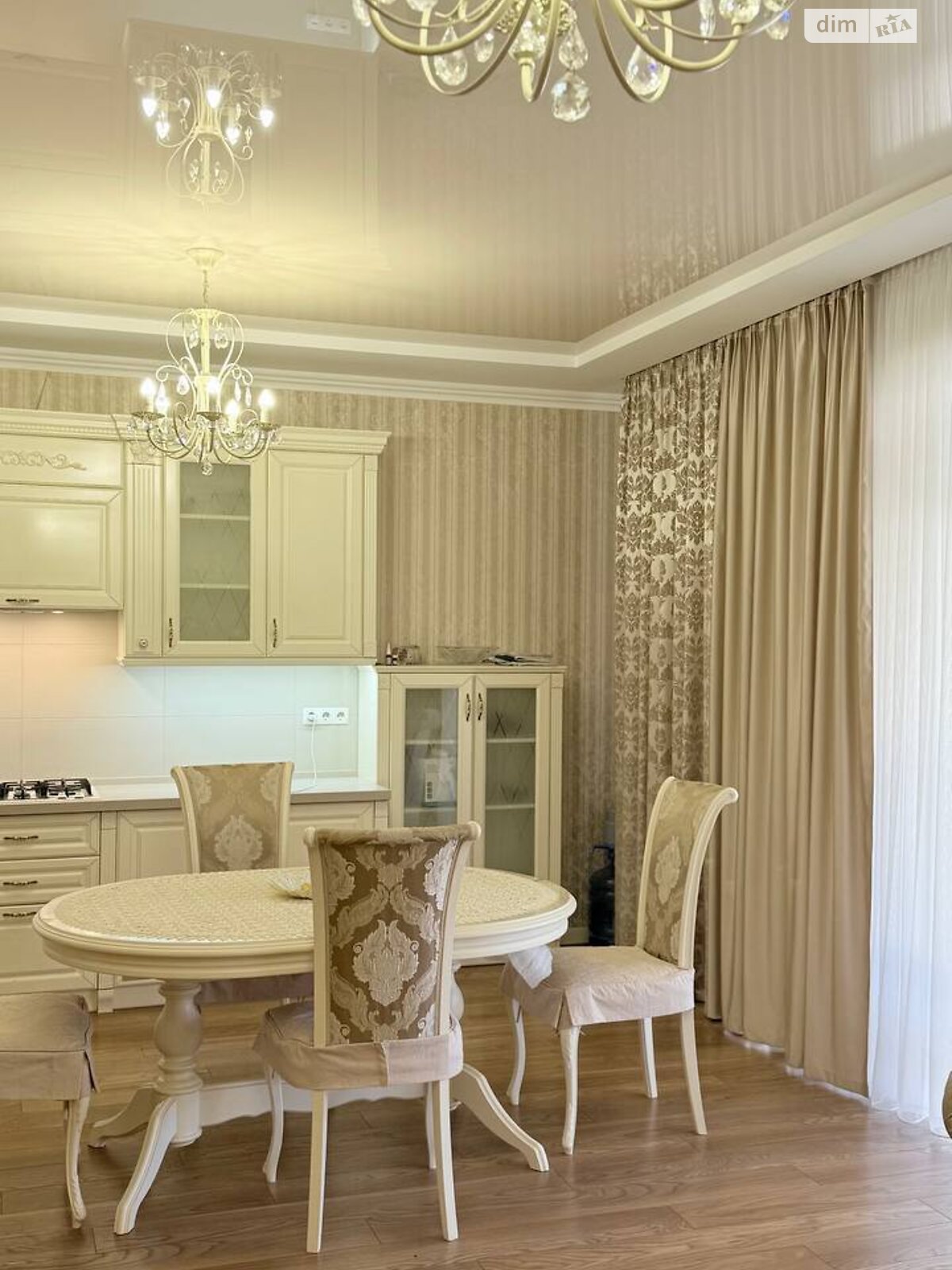 двопроверховий будинок з балконом, 167 кв. м, цегла. Здається помісячно в Чернівцях, в районі Шевченківський фото 1