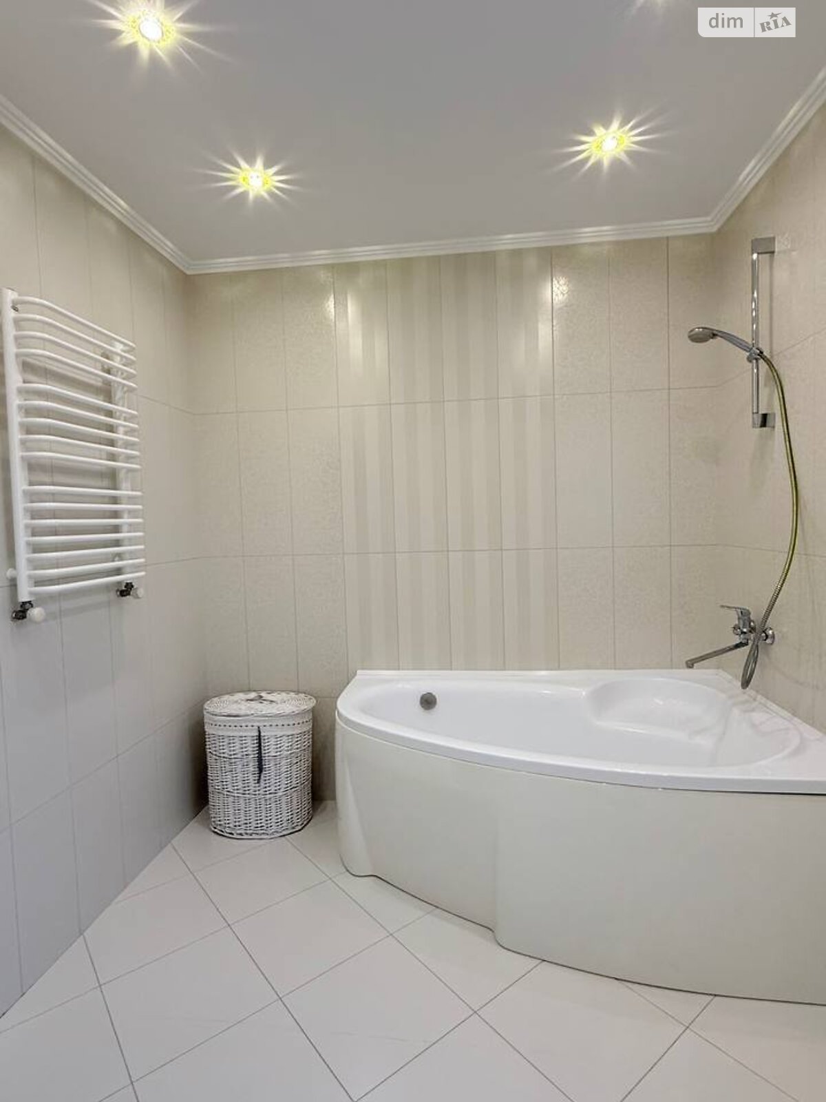 двопроверховий будинок з балконом, 167 кв. м, цегла. Здається помісячно в Чернівцях, в районі Шевченківський фото 1