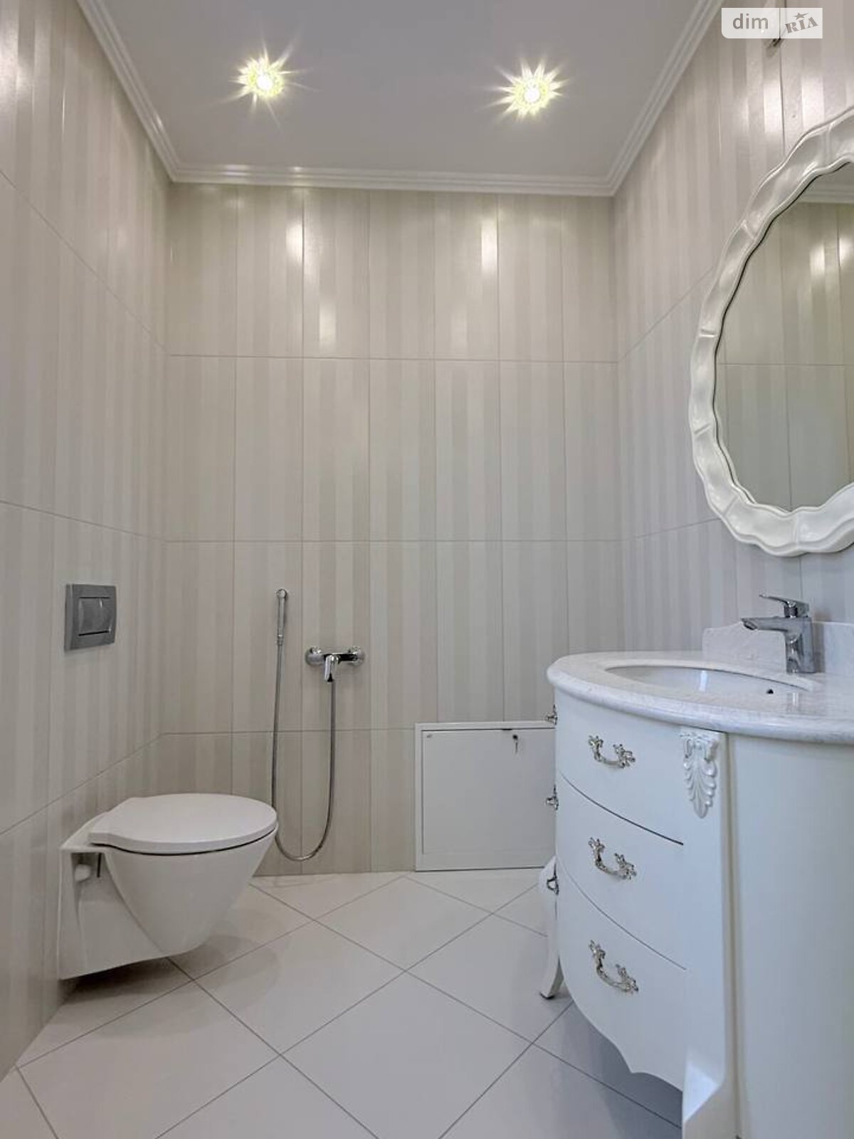 двопроверховий будинок з балконом, 167 кв. м, цегла. Здається помісячно в Чернівцях, в районі Шевченківський фото 1