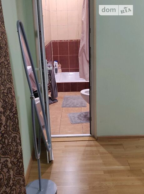 трехэтажный дом, 150 кв. м, кирпич. Сдается помесячно в Черновцах, в районе Центр фото 1 трехэтажный дом, 150 кв. м, кирпич. Сдается помесячно в Черновцах, в районе Центр фото 1
