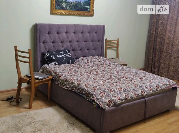 трехэтажный дом, 150 кв. м, кирпич. Сдается помесячно в Черновцах, в районе Центр фото 1 трехэтажный дом, 150 кв. м, кирпич. Сдается помесячно в Черновцах, в районе Центр фото 1