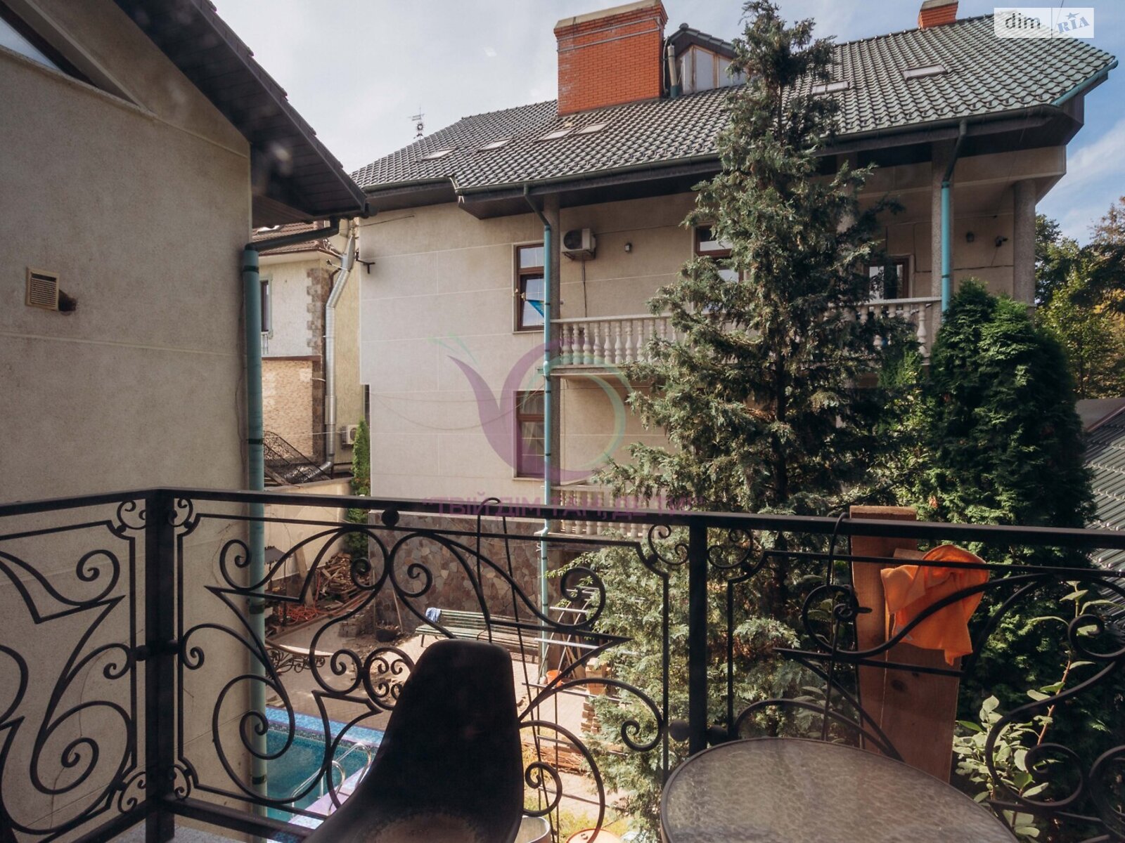 триповерховий будинок з балконом, 150 кв. м, цегла. Здається помісячно в Чернівцях, в районі Центр фото 1 трипроверховий будинок з балконом, 150 кв. м, цегла. Здається помісячно в Чернівцях, в районі Центр фото 1