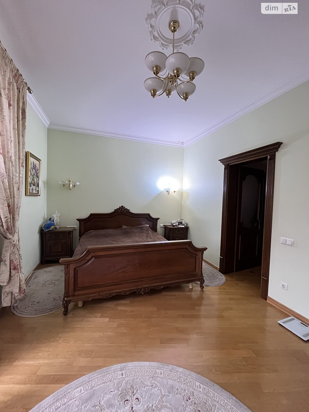 двухэтажный дом, 300 кв. м, кирпич. Сдается помесячно в Черновцах фото 1 двухэтажный дом, 300 кв. м, кирпич. Сдается помесячно в Черновцах фото 1