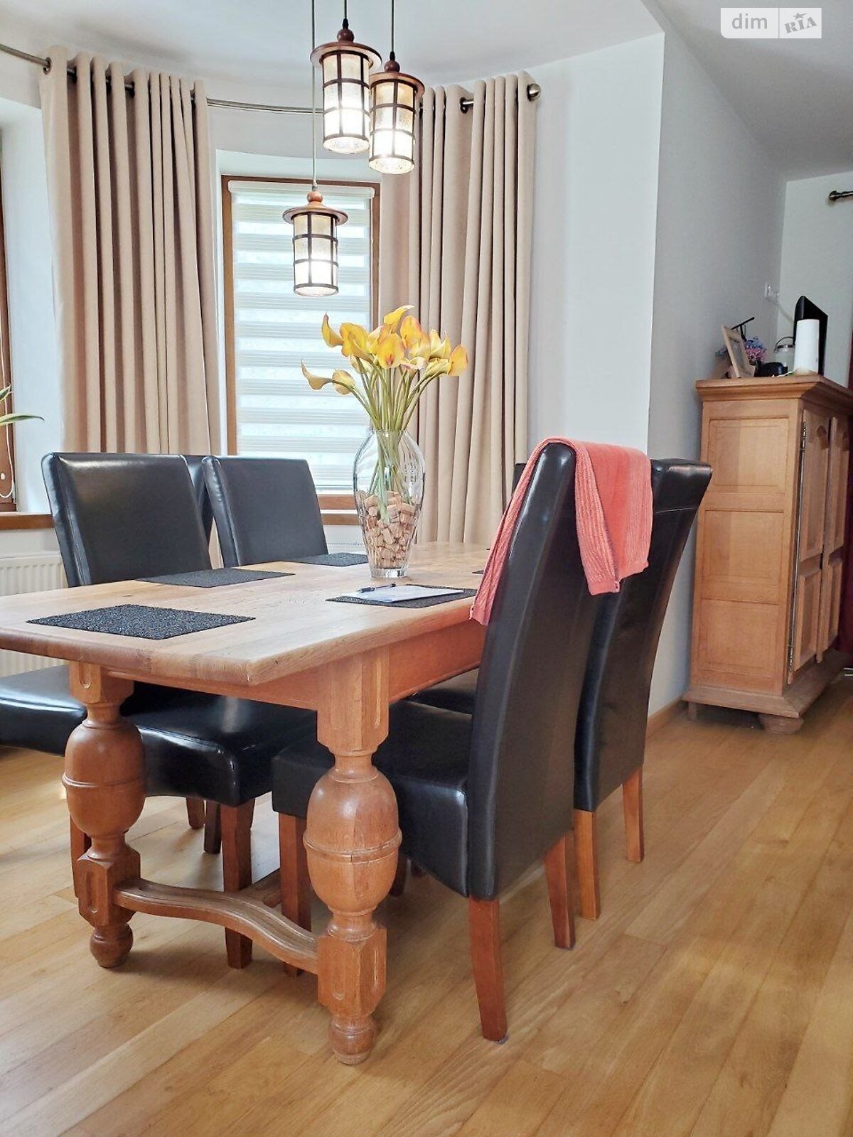 двухэтажный дом с гаражом, 130 кв. м, кирпич. Сдается помесячно в Черновцах фото 1