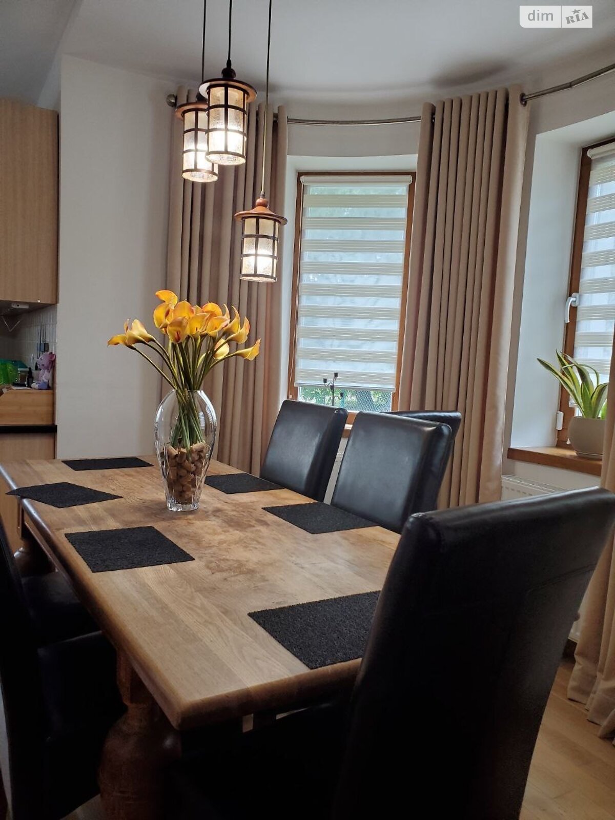 двухэтажный дом с гаражом, 130 кв. м, кирпич. Сдается помесячно в Черновцах фото 1