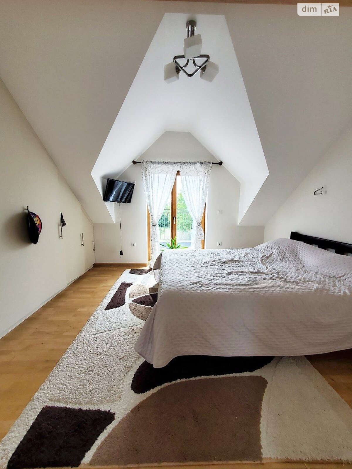 двухэтажный дом с гаражом, 130 кв. м, кирпич. Сдается помесячно в Черновцах фото 1