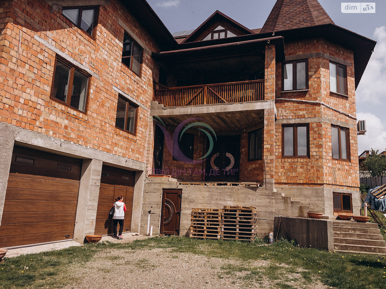 трехэтажный дом с гаражом, 180 кв. м, кирпич. Сдается помесячно в Черновцах, в районе Первомайский фото 1