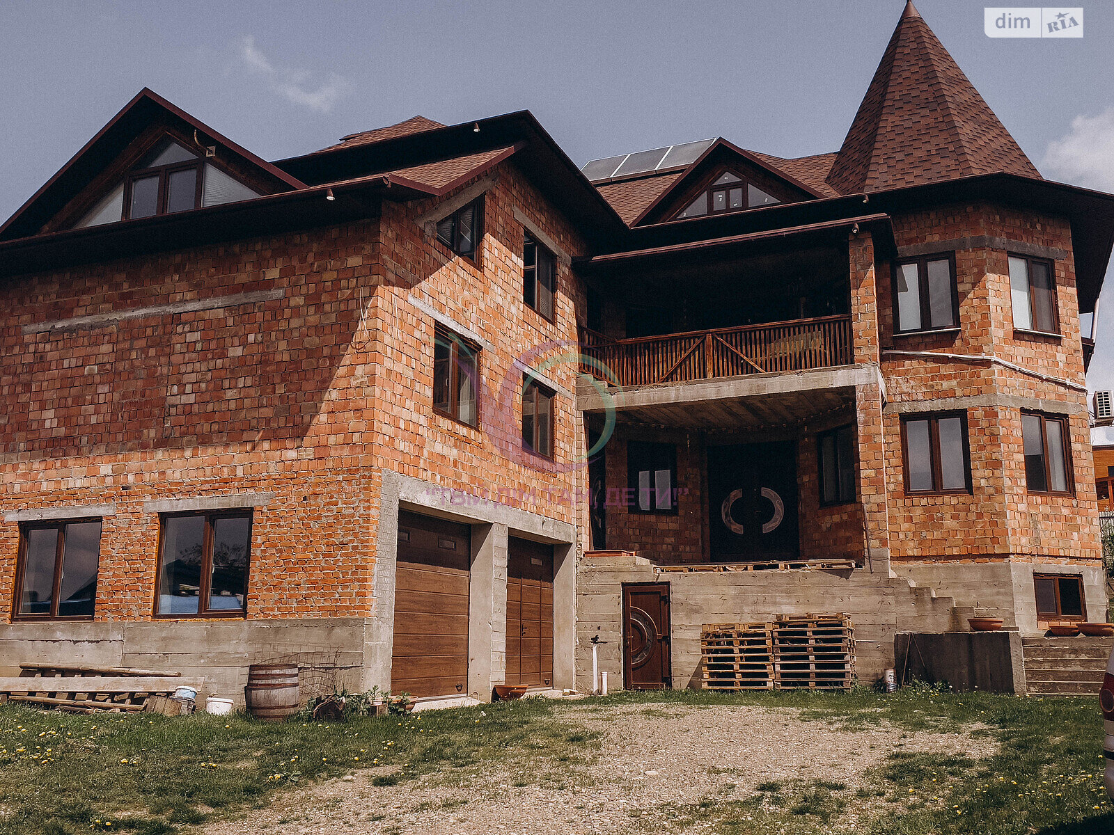 трипроверховий будинок з гаражем, 180 кв. м, цегла. Здається помісячно в Чернівцях, в районі Першотравневий фото 1