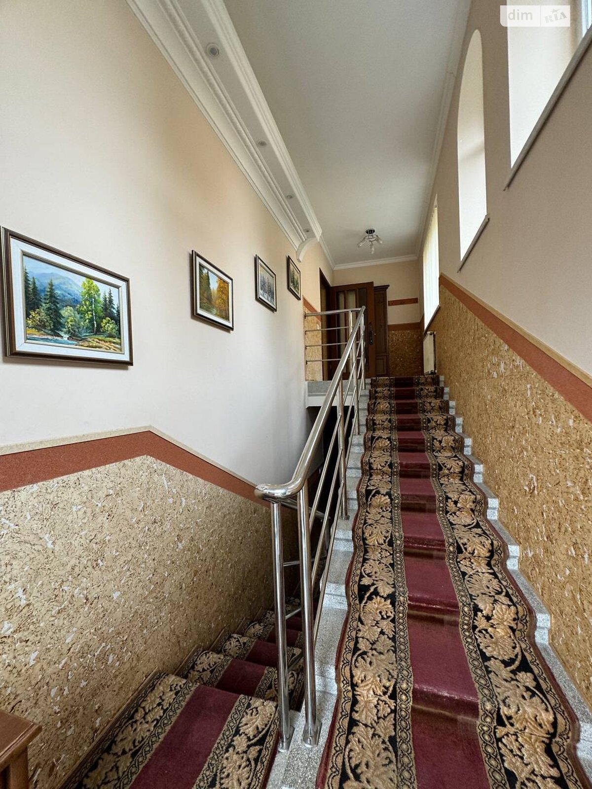 трехэтажный дом с балконом, 450 кв. м, кирпич. Сдается помесячно в Чукаловке фото 1 трехэтажный дом с балконом, 450 кв. м, кирпич. Сдается помесячно в Чукаловке фото 1