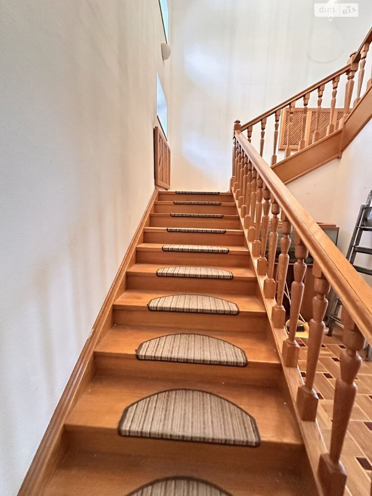 трехэтажный дом с гаражом, 536 кв. м, кирпич. Сдается помесячно в Днепре, в районе 1 мая фото 1