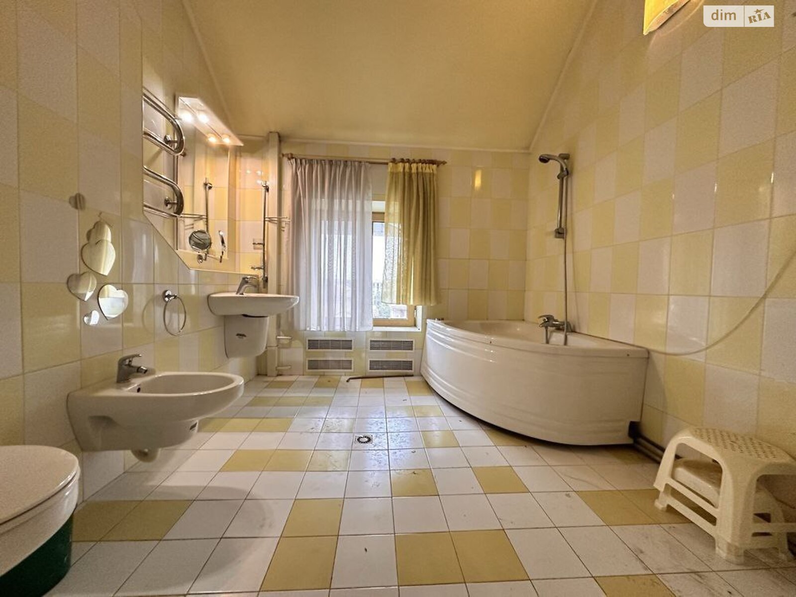 трехэтажный дом с гаражом, 536 кв. м, кирпич. Сдается помесячно в Днепре, в районе 1 мая фото 1