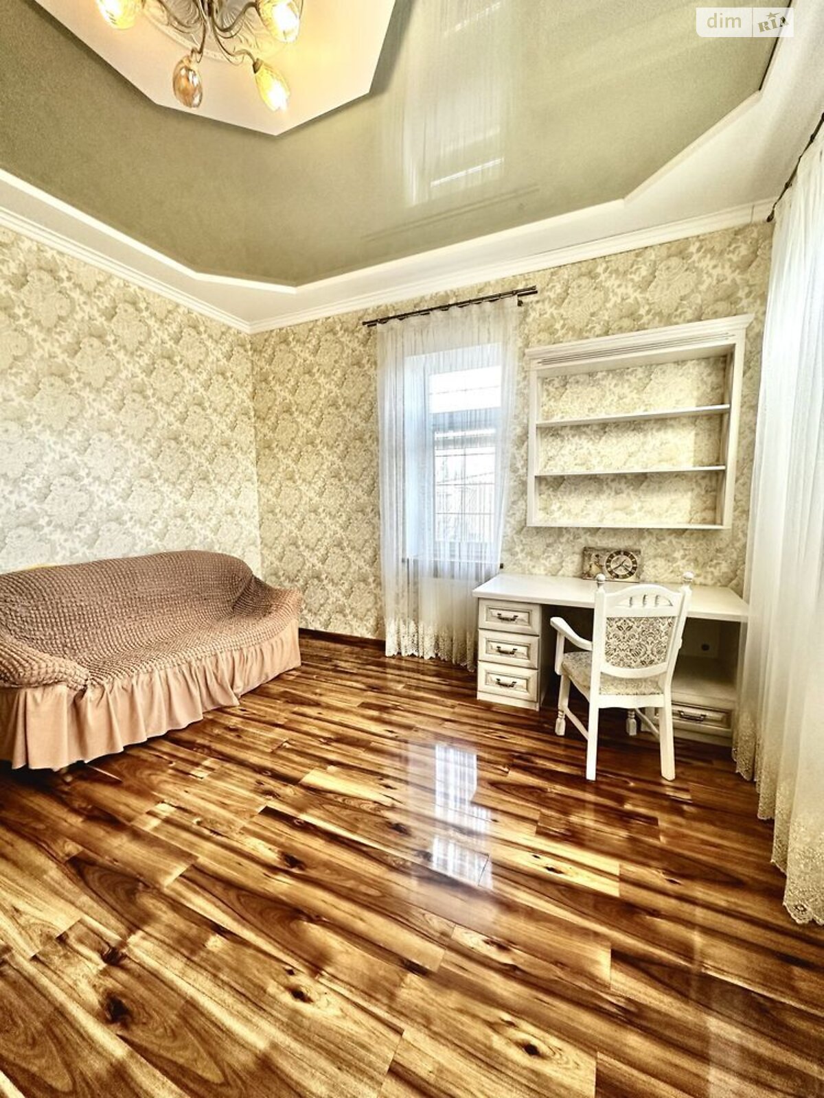 трехэтажный дом с верандой, 230 кв. м, кирпич. Сдается помесячно в Днепре, в районе 1 мая фото 1 трехэтажный дом с верандой, 230 кв. м, кирпич. Сдается помесячно в Днепре, в районе 1 мая фото 1