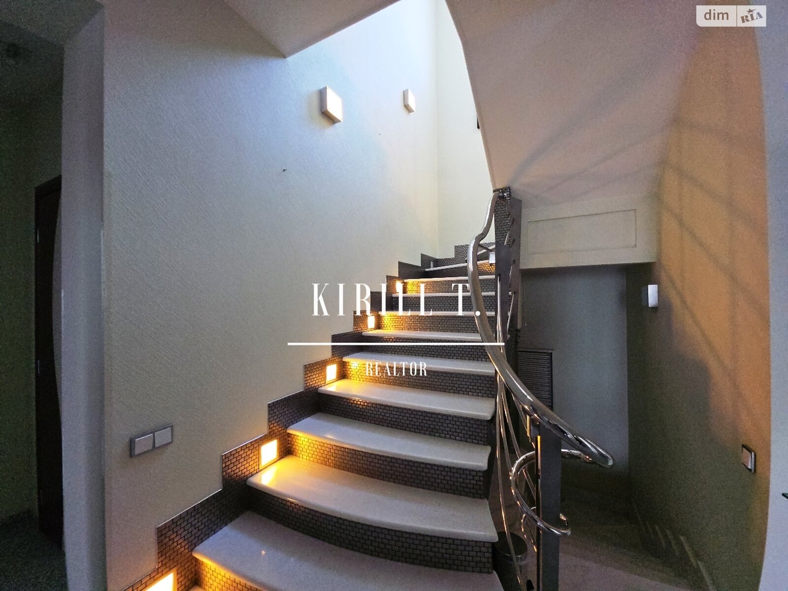 двухэтажный дом с верандой, 380 кв. м, кирпич. Сдается помесячно в Днепре, в районе 1 мая фото 1