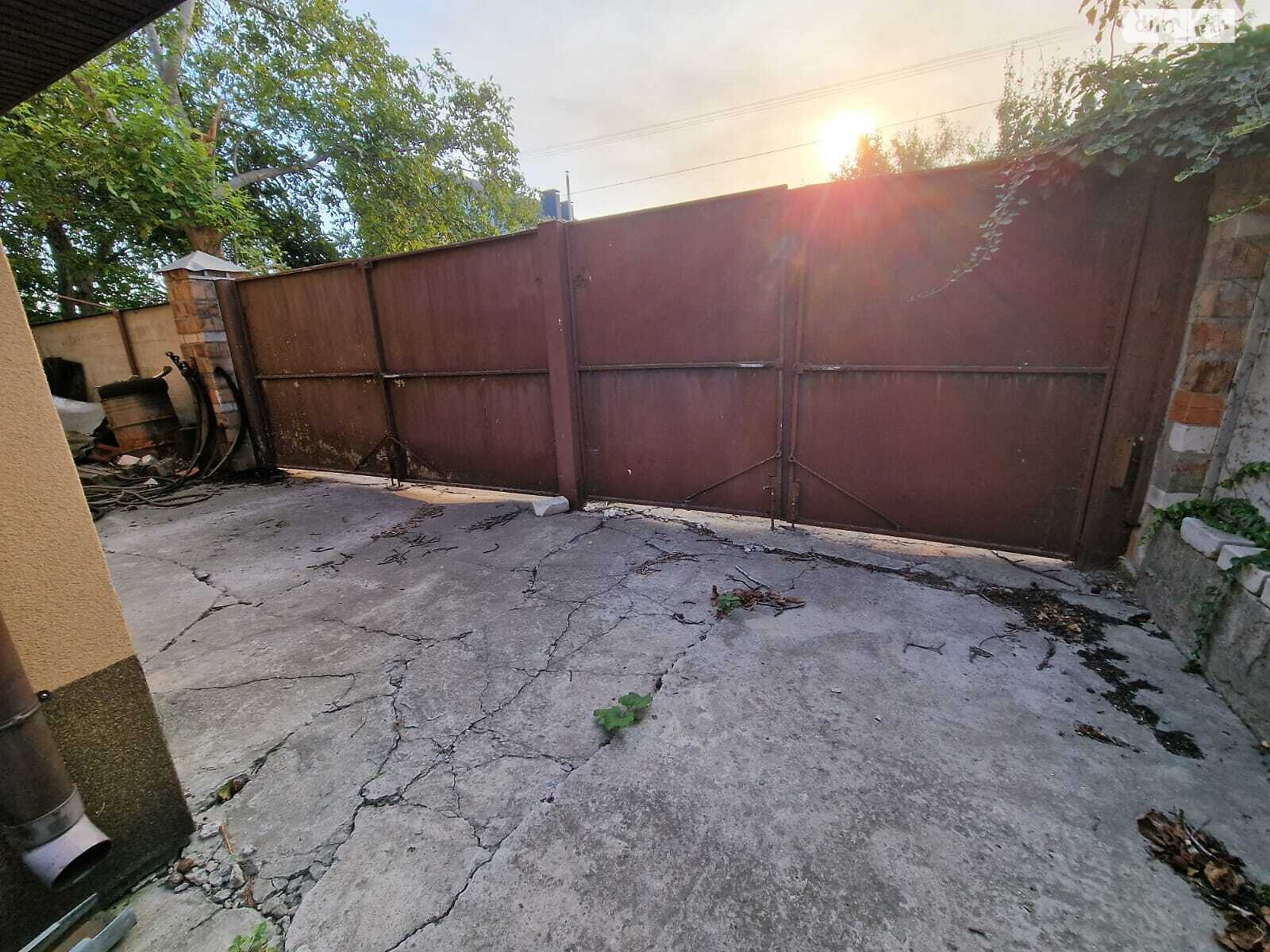 двоповерховий будинок з верандою, 320 кв. м, цегла. Здається помісячно в Дніпрі, в районі 12 квартал фото 1 двопроверховий будинок з верандою, 320 кв. м, цегла. Здається помісячно в Дніпрі, в районі 12 квартал фото 1