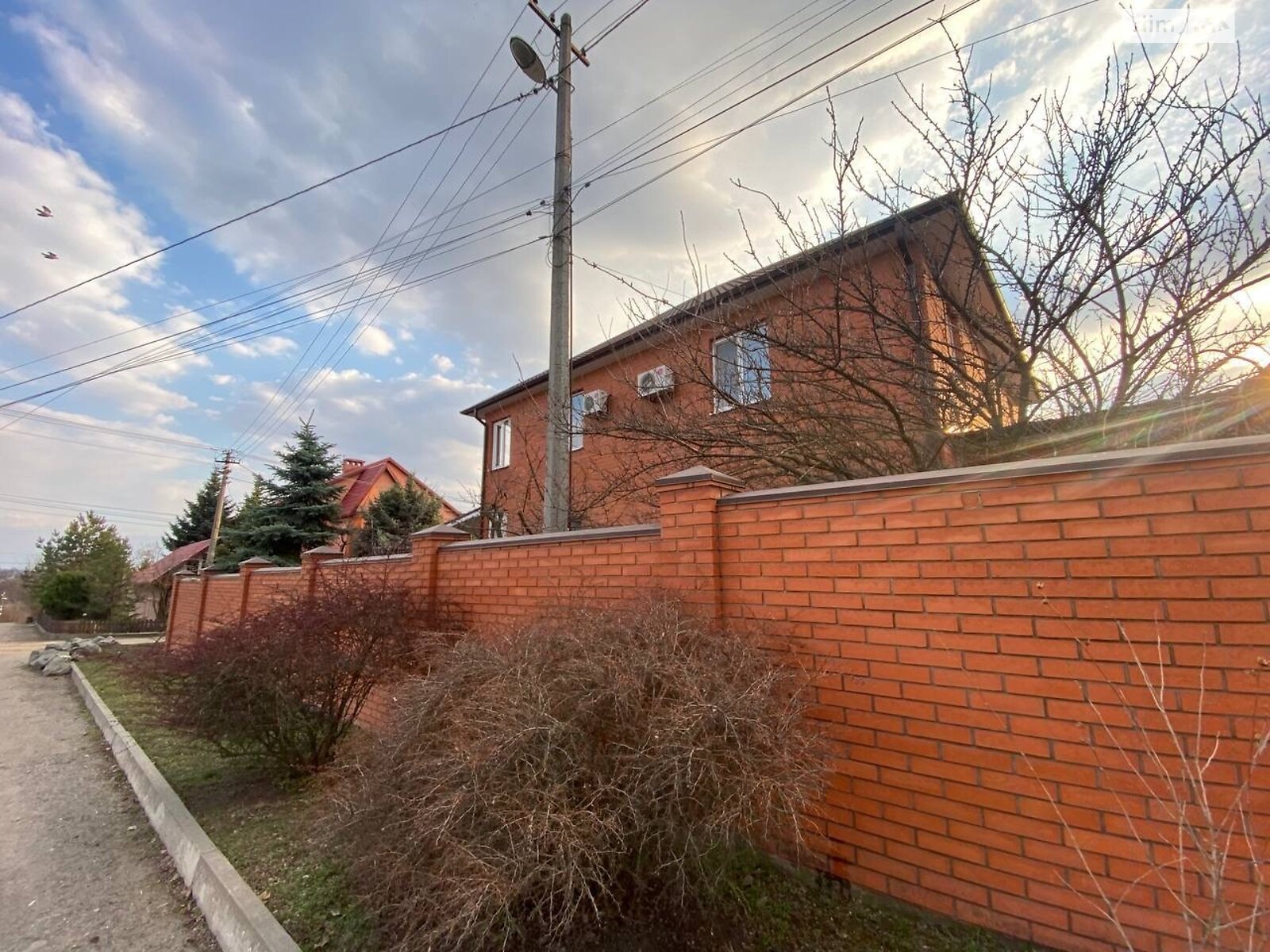 двухэтажный дом с верандой, 211 кв. м, кирпич. Сдается помесячно в Днепре, в районе 12 квартал фото 1 двухэтажный дом с верандой, 211 кв. м, кирпич. Сдается помесячно в Днепре, в районе 12 квартал фото 1