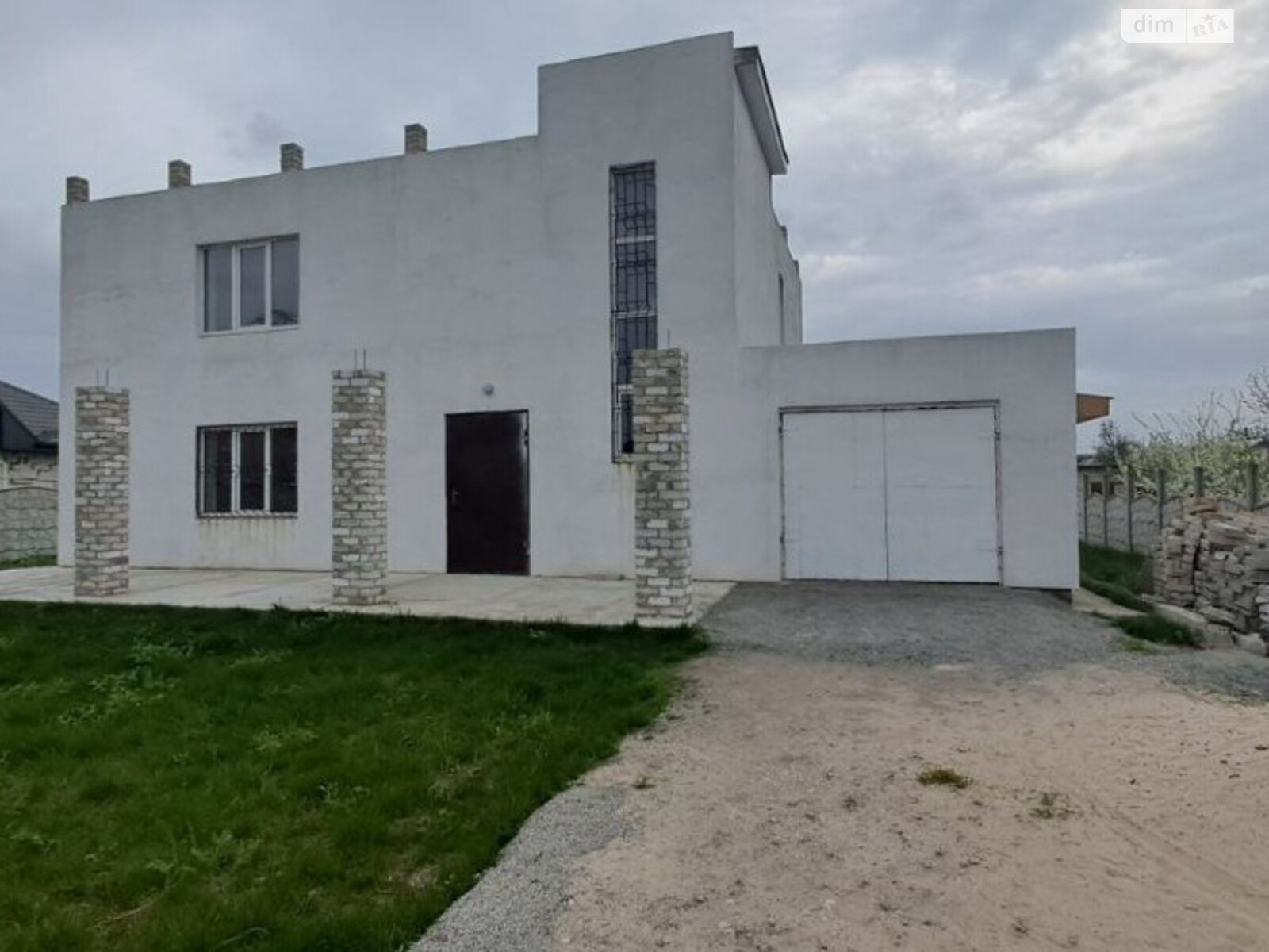 двухэтажный дом с гаражом, 205.7 кв. м, ракушечник (ракушняк). Сдается помесячно в Днепре, в районе Амур-Нижнеднепровский фото 1 двухэтажный дом с гаражом, 205.7 кв. м, ракушечник (ракушняк). Сдается помесячно в Днепре, в районе Амур-Нижнеднепровский фото 1