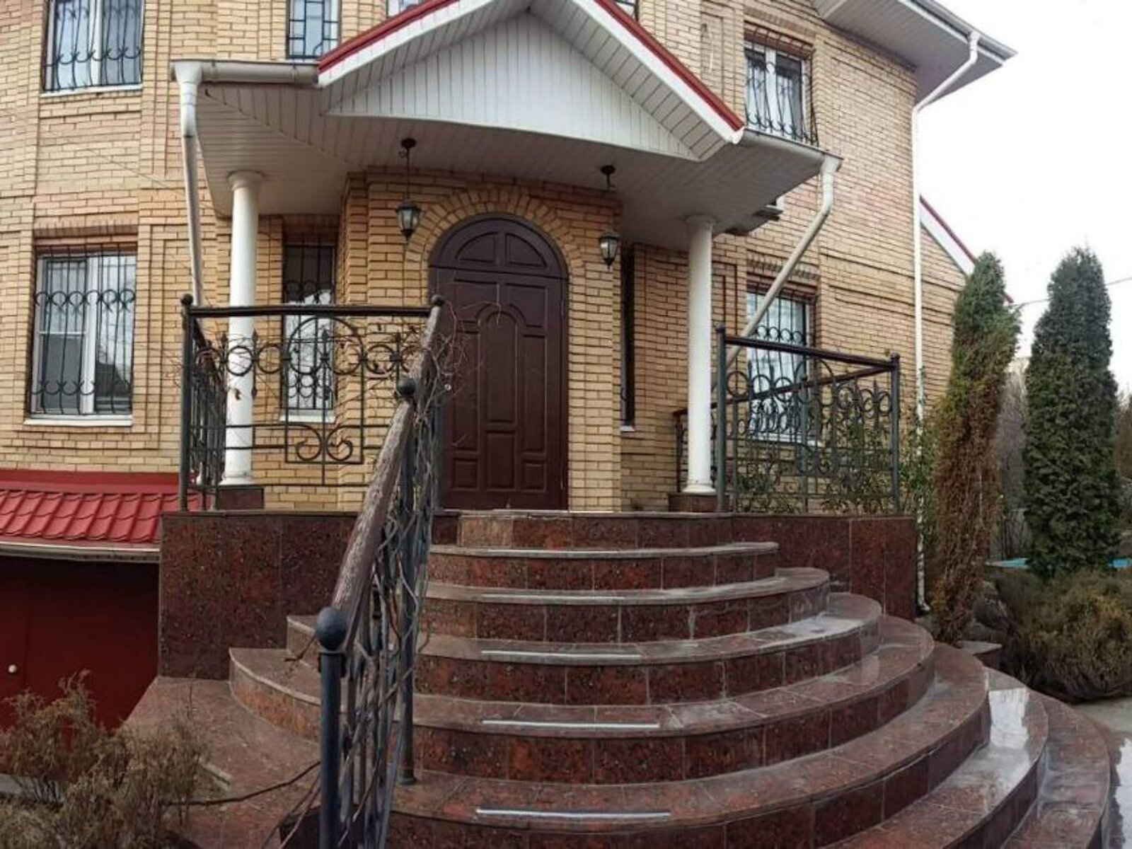 триповерховий будинок з балконом, 580 кв. м, цегла. Здається помісячно в Дніпрі фото 1 триповерховий будинок з балконом, 580 кв. м, цегла. Здається помісячно в Дніпрі фото 1