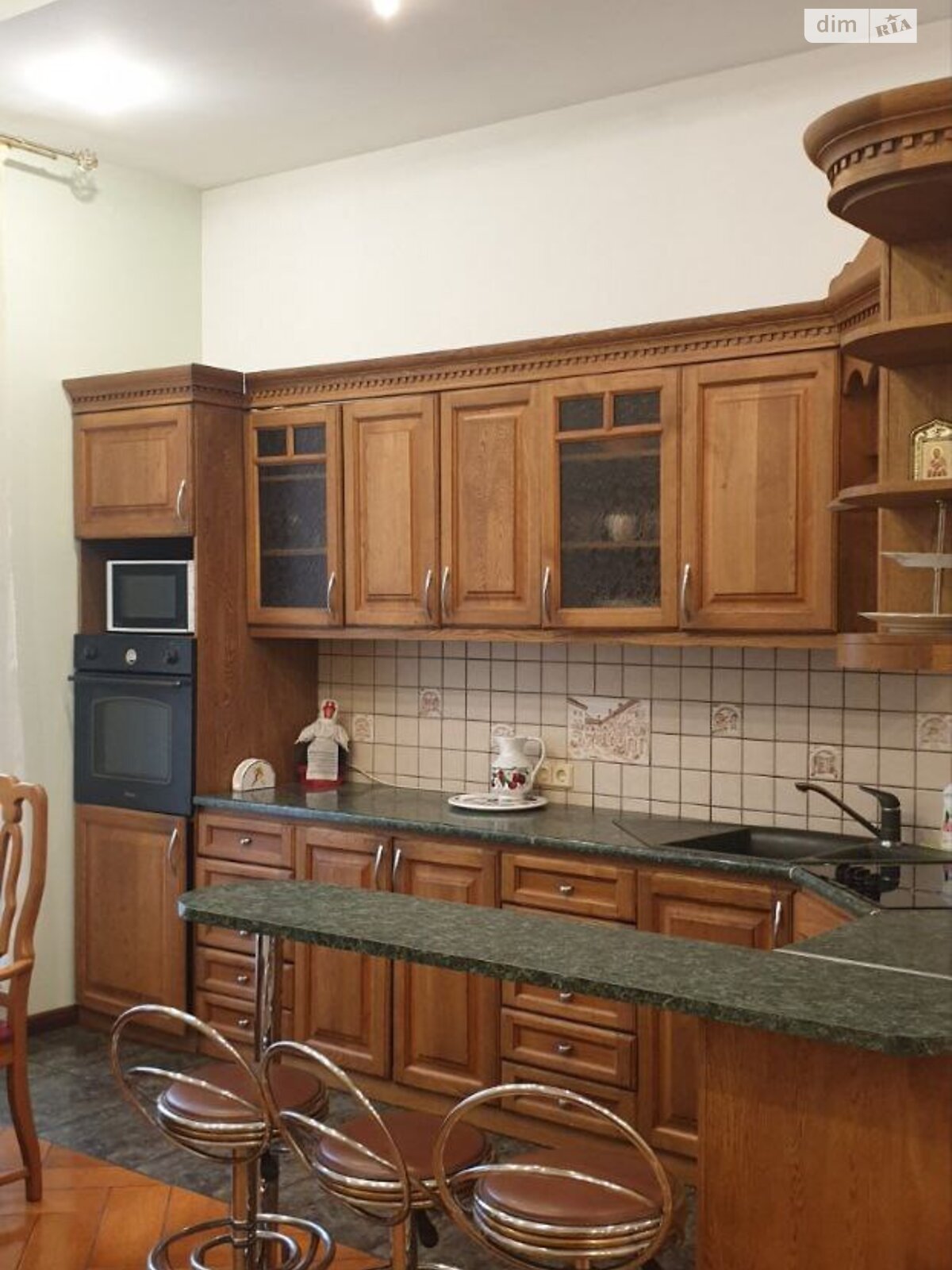 триповерховий будинок з балконом, 580 кв. м, цегла. Здається помісячно в Дніпрі фото 1 триповерховий будинок з балконом, 580 кв. м, цегла. Здається помісячно в Дніпрі фото 1