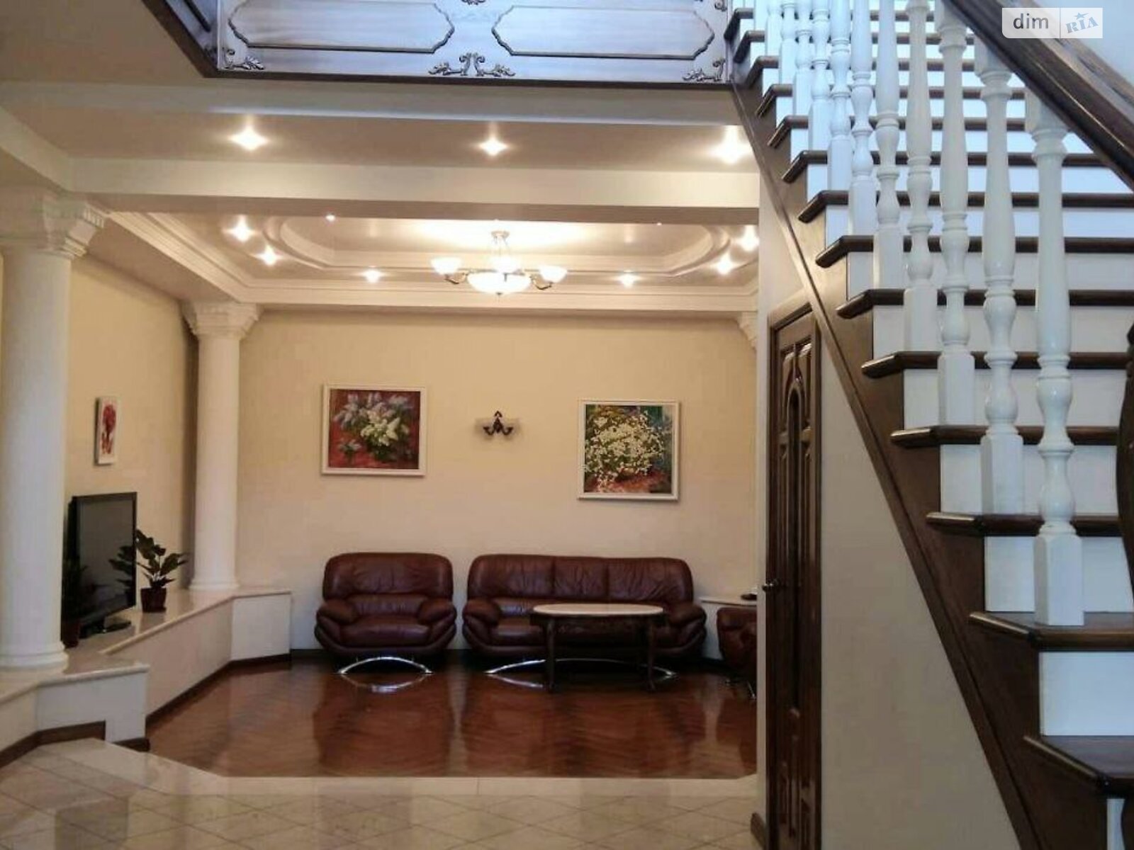 триповерховий будинок з балконом, 580 кв. м, цегла. Здається помісячно в Дніпрі фото 1 триповерховий будинок з балконом, 580 кв. м, цегла. Здається помісячно в Дніпрі фото 1