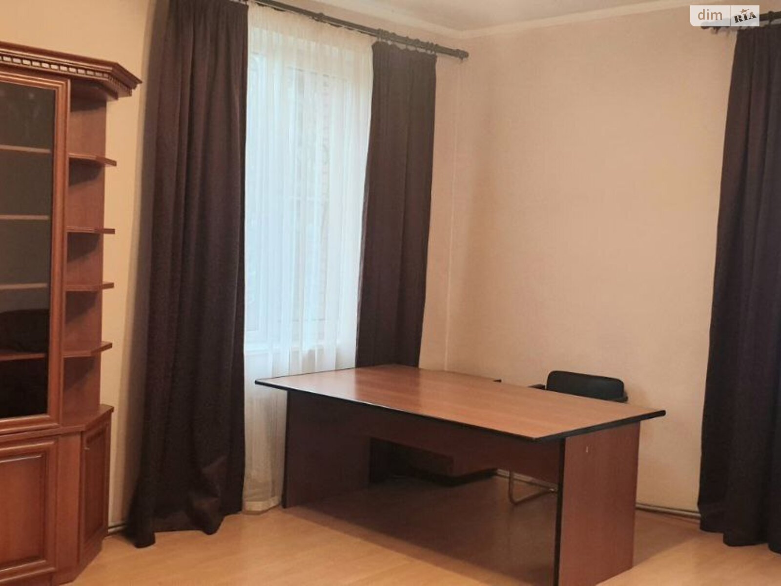 триповерховий будинок з балконом, 580 кв. м, цегла. Здається помісячно в Дніпрі фото 1 триповерховий будинок з балконом, 580 кв. м, цегла. Здається помісячно в Дніпрі фото 1