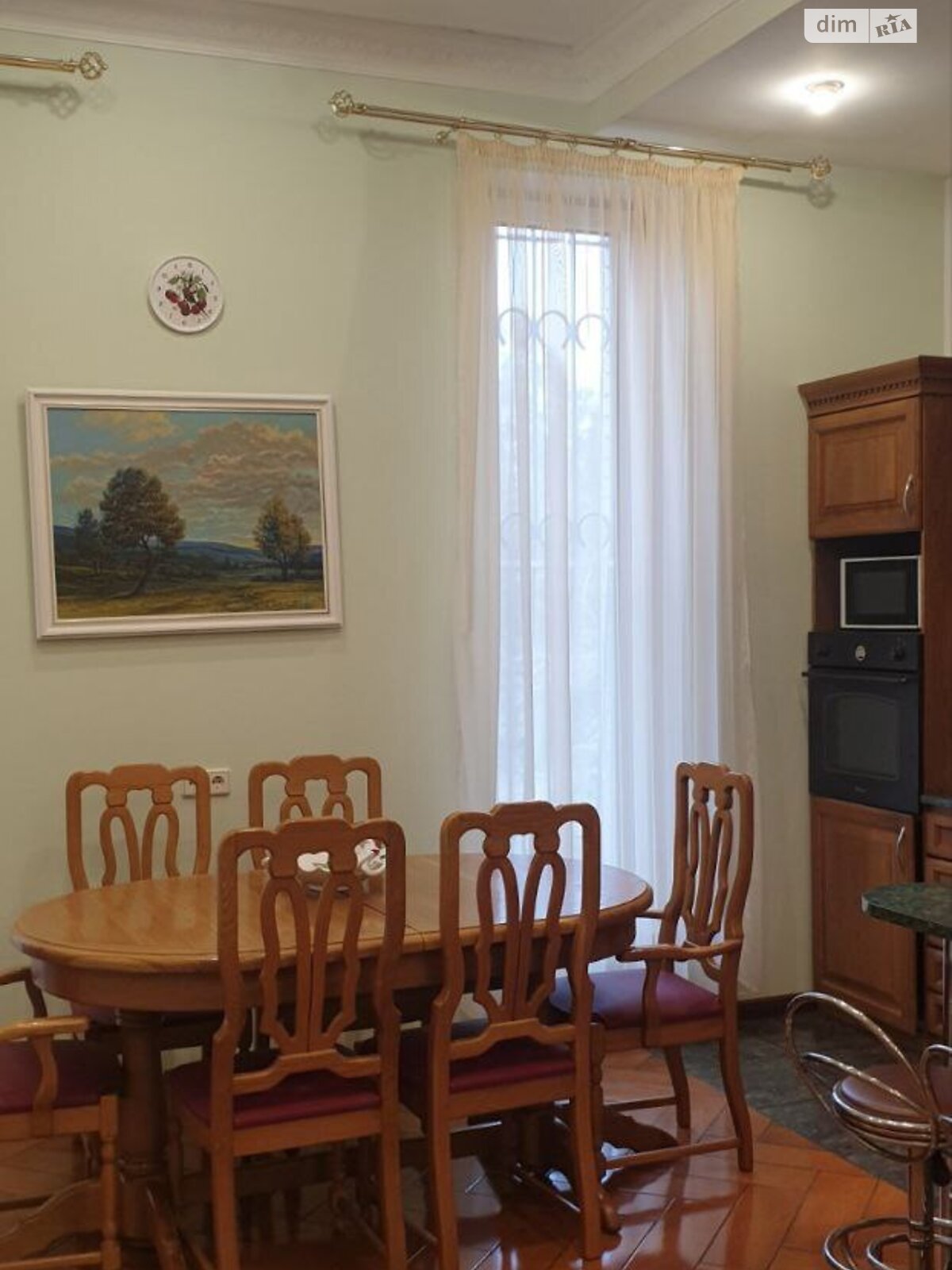триповерховий будинок з балконом, 580 кв. м, цегла. Здається помісячно в Дніпрі фото 1 триповерховий будинок з балконом, 580 кв. м, цегла. Здається помісячно в Дніпрі фото 1