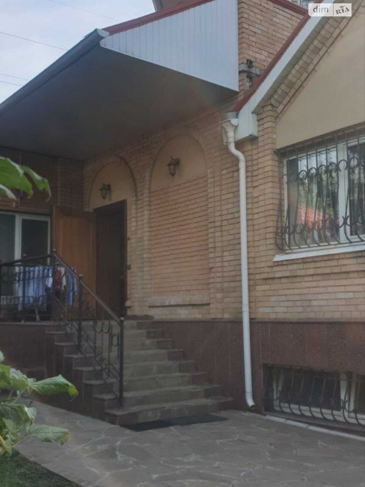 триповерховий будинок з балконом, 580 кв. м, цегла. Здається помісячно в Дніпрі фото 1 триповерховий будинок з балконом, 580 кв. м, цегла. Здається помісячно в Дніпрі фото 1