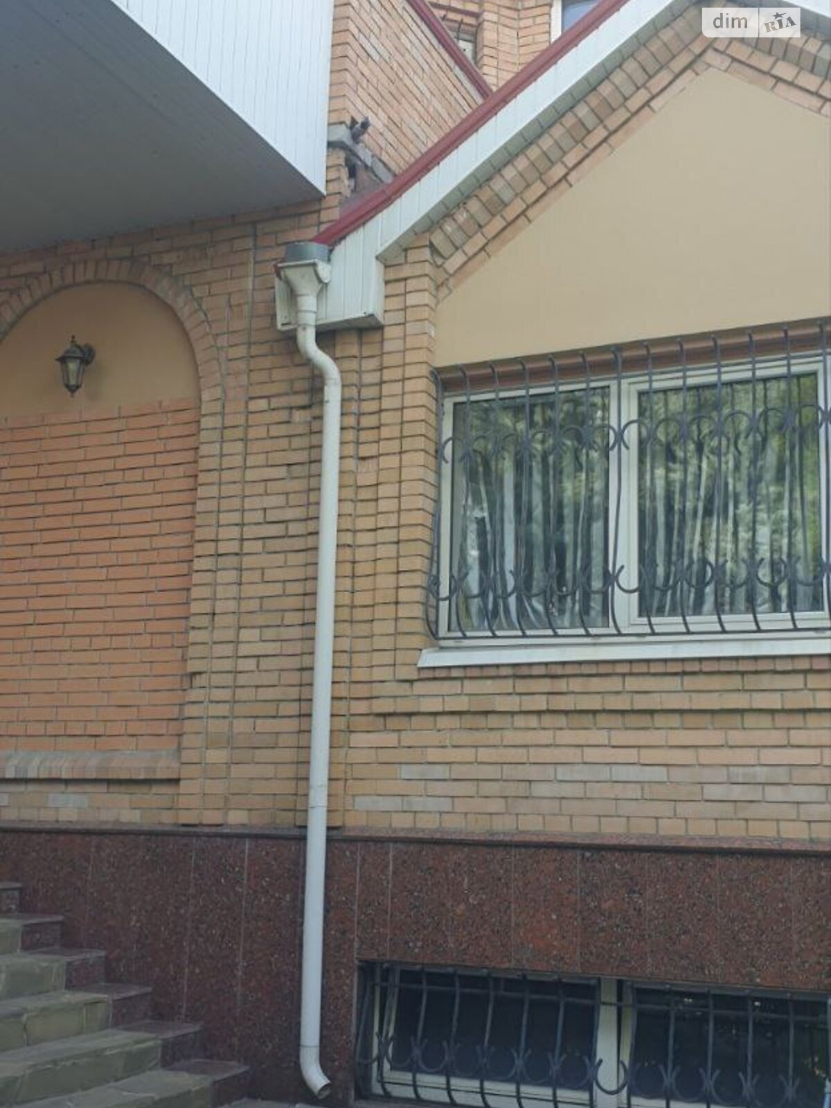 триповерховий будинок з балконом, 580 кв. м, цегла. Здається помісячно в Дніпрі фото 1 триповерховий будинок з балконом, 580 кв. м, цегла. Здається помісячно в Дніпрі фото 1