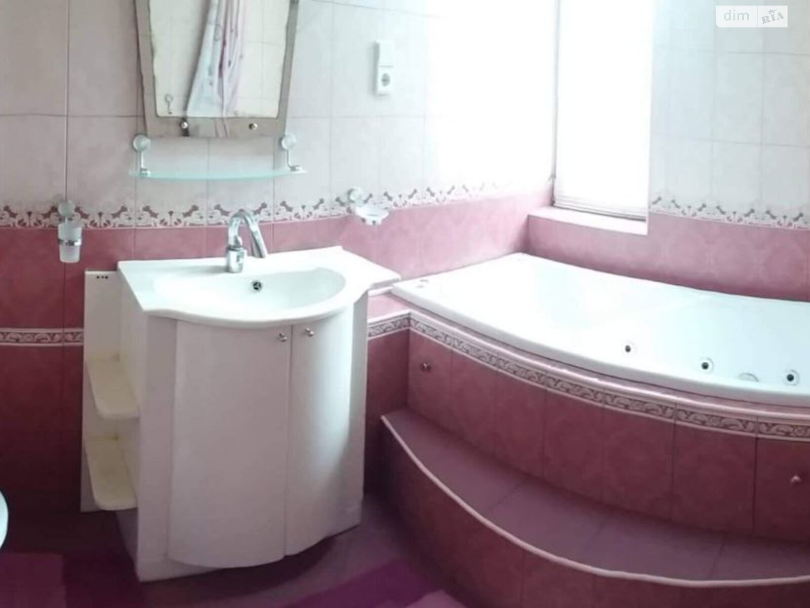 триповерховий будинок з балконом, 580 кв. м, цегла. Здається помісячно в Дніпрі фото 1 триповерховий будинок з балконом, 580 кв. м, цегла. Здається помісячно в Дніпрі фото 1