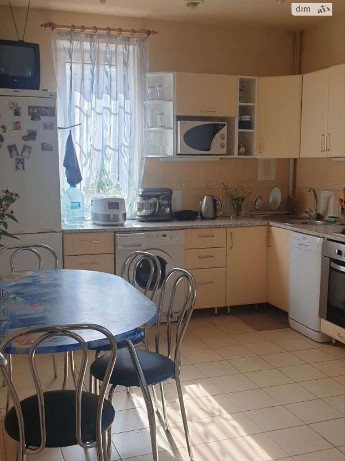 триповерховий будинок з балконом, 580 кв. м, цегла. Здається помісячно в Дніпрі фото 1 триповерховий будинок з балконом, 580 кв. м, цегла. Здається помісячно в Дніпрі фото 1