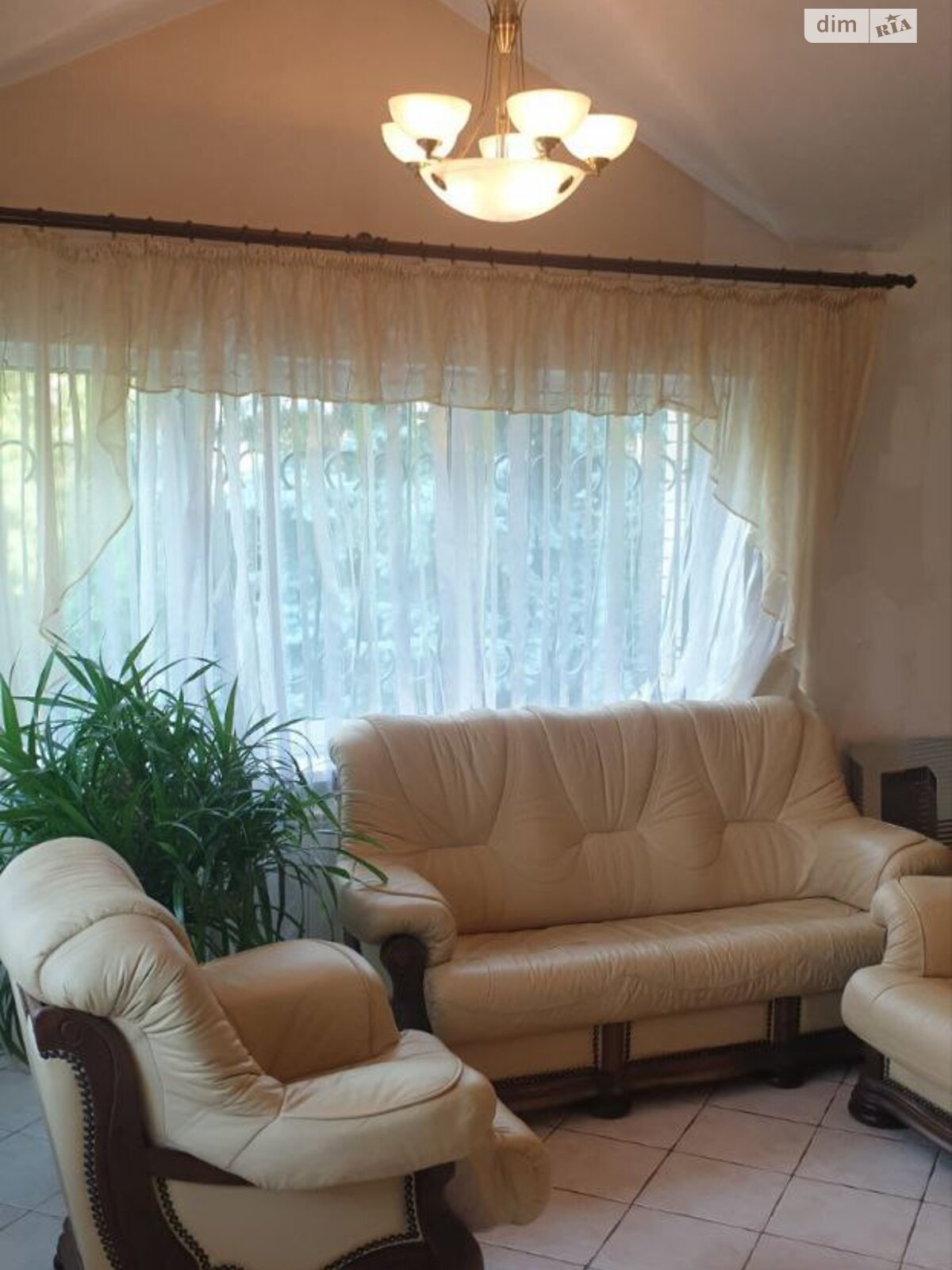 триповерховий будинок з балконом, 580 кв. м, цегла. Здається помісячно в Дніпрі фото 1 триповерховий будинок з балконом, 580 кв. м, цегла. Здається помісячно в Дніпрі фото 1