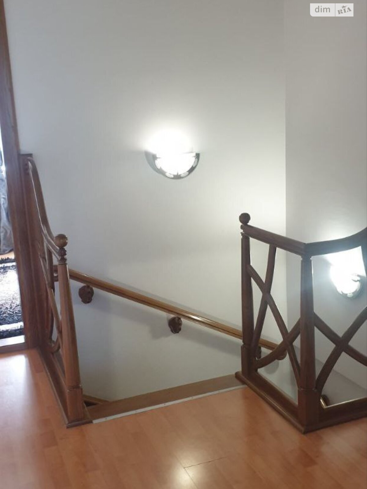 триповерховий будинок з балконом, 580 кв. м, цегла. Здається помісячно в Дніпрі фото 1 триповерховий будинок з балконом, 580 кв. м, цегла. Здається помісячно в Дніпрі фото 1