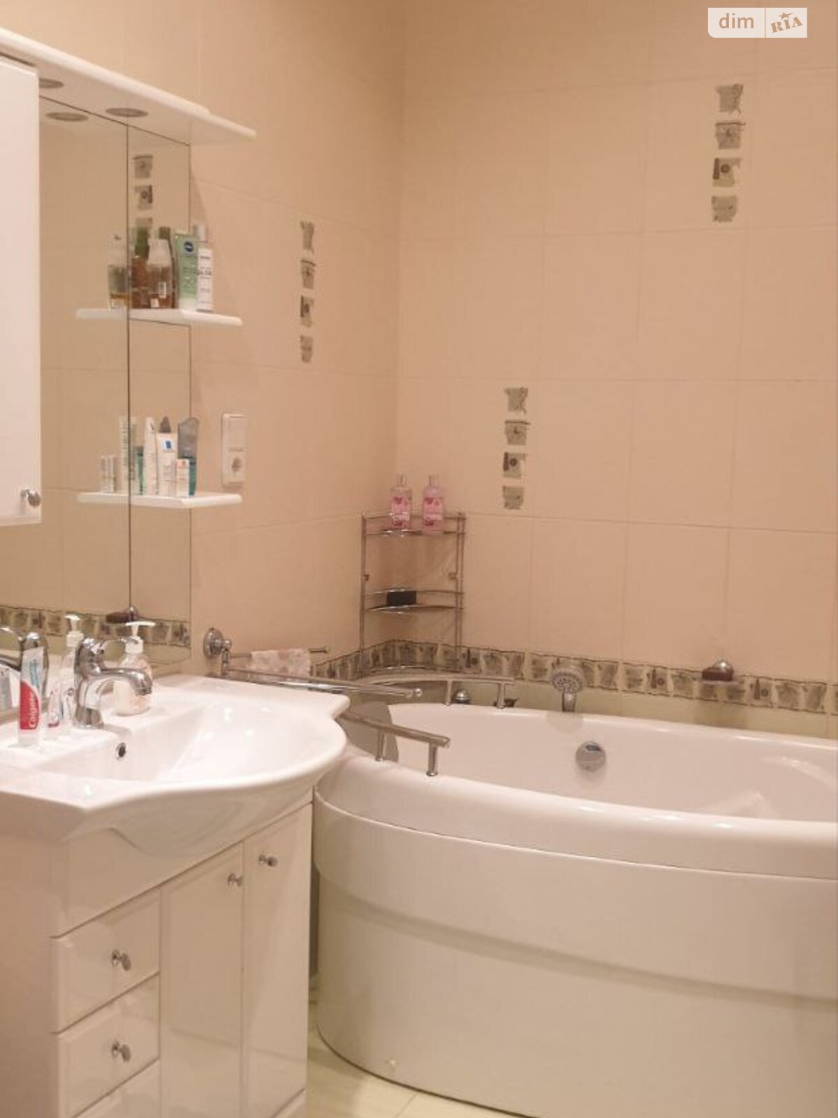 триповерховий будинок з балконом, 580 кв. м, цегла. Здається помісячно в Дніпрі фото 1 триповерховий будинок з балконом, 580 кв. м, цегла. Здається помісячно в Дніпрі фото 1