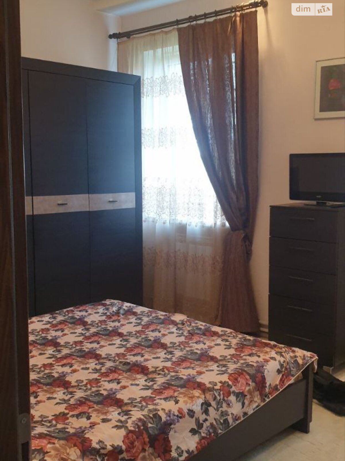 триповерховий будинок з балконом, 580 кв. м, цегла. Здається помісячно в Дніпрі фото 1 триповерховий будинок з балконом, 580 кв. м, цегла. Здається помісячно в Дніпрі фото 1